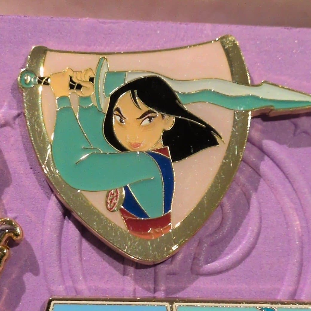Mulan puzzle pin front