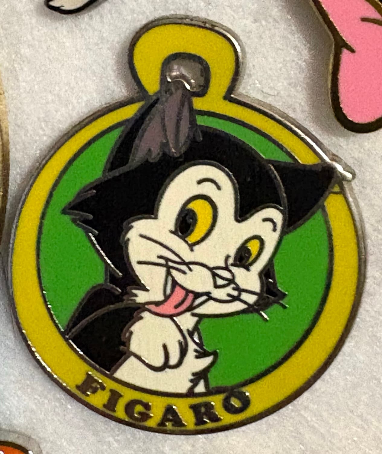 Figaro Collar Tag Pin