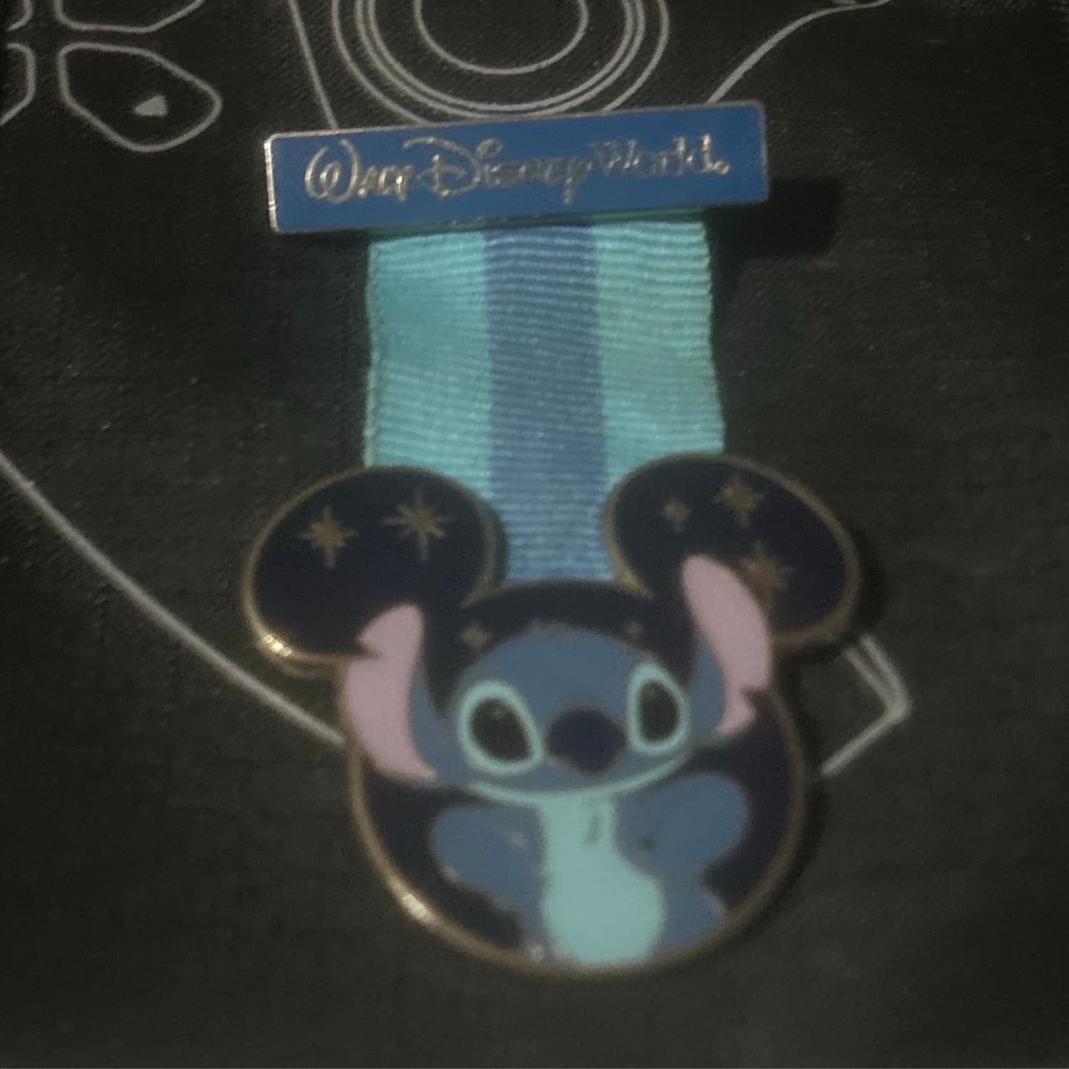 Disney Lilo & Stitch Walt Disney World Stitch Blue Ribbon Medal Pin