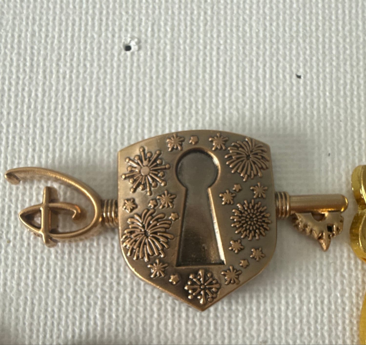 Disney Store Exclusive Starter Lock And Key Pin