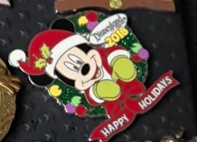 Mickey Mouse Santa Happy Holidays 2018 Cast Exclusive Pin front