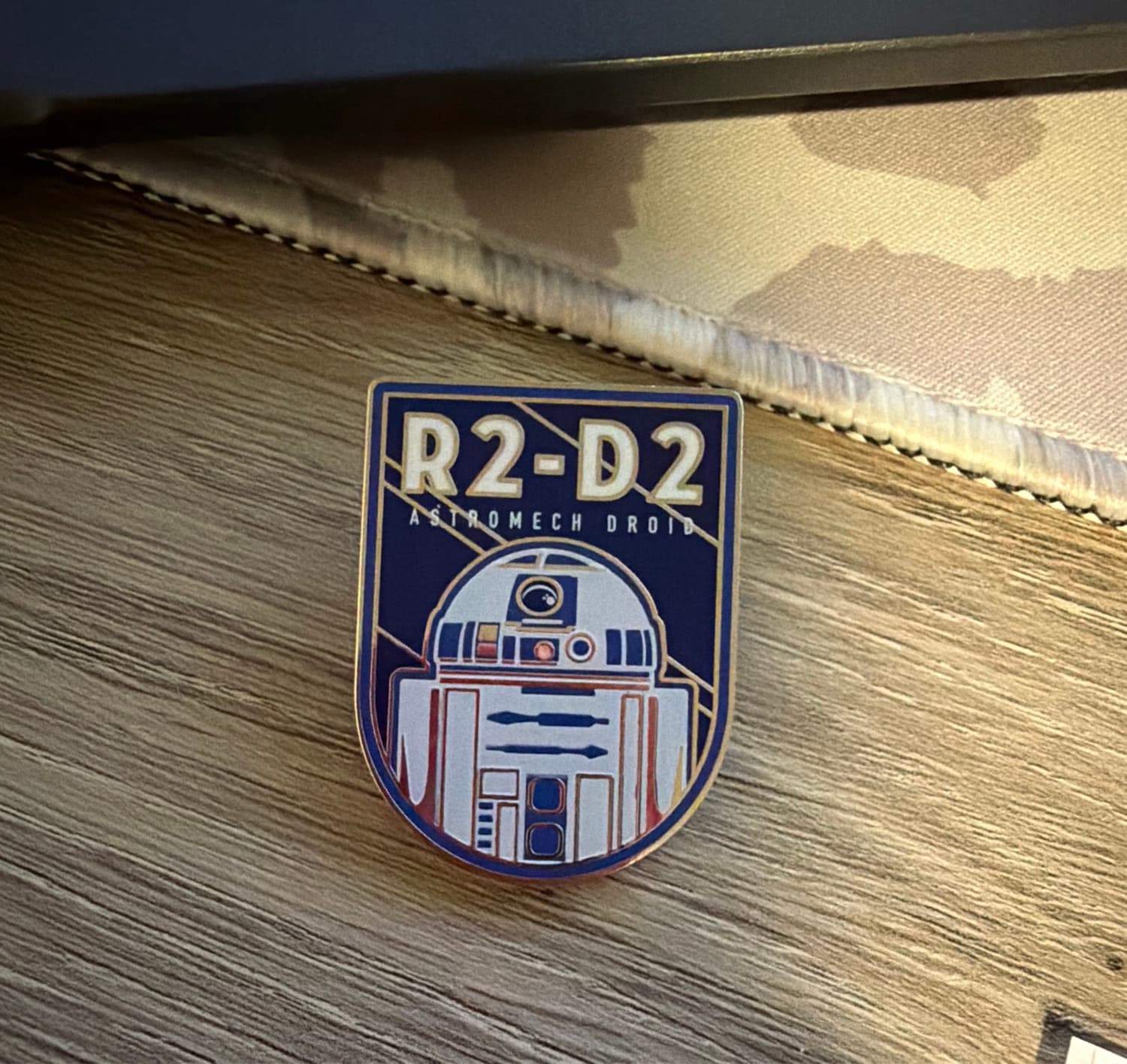 Star Wars Retro Mystery R2-D2 Astromech Droid Pin