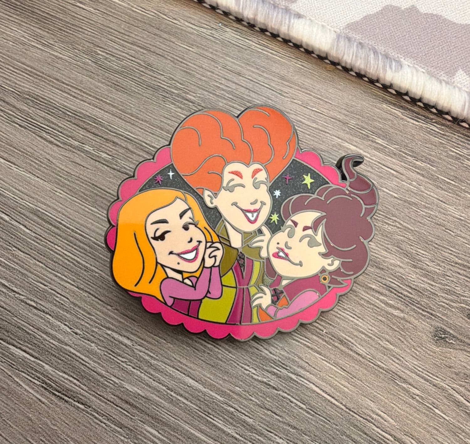 Hocus Pocus Sanderson Sisters Chibi Group with Stars and Scalloped Border Enamel Pin front