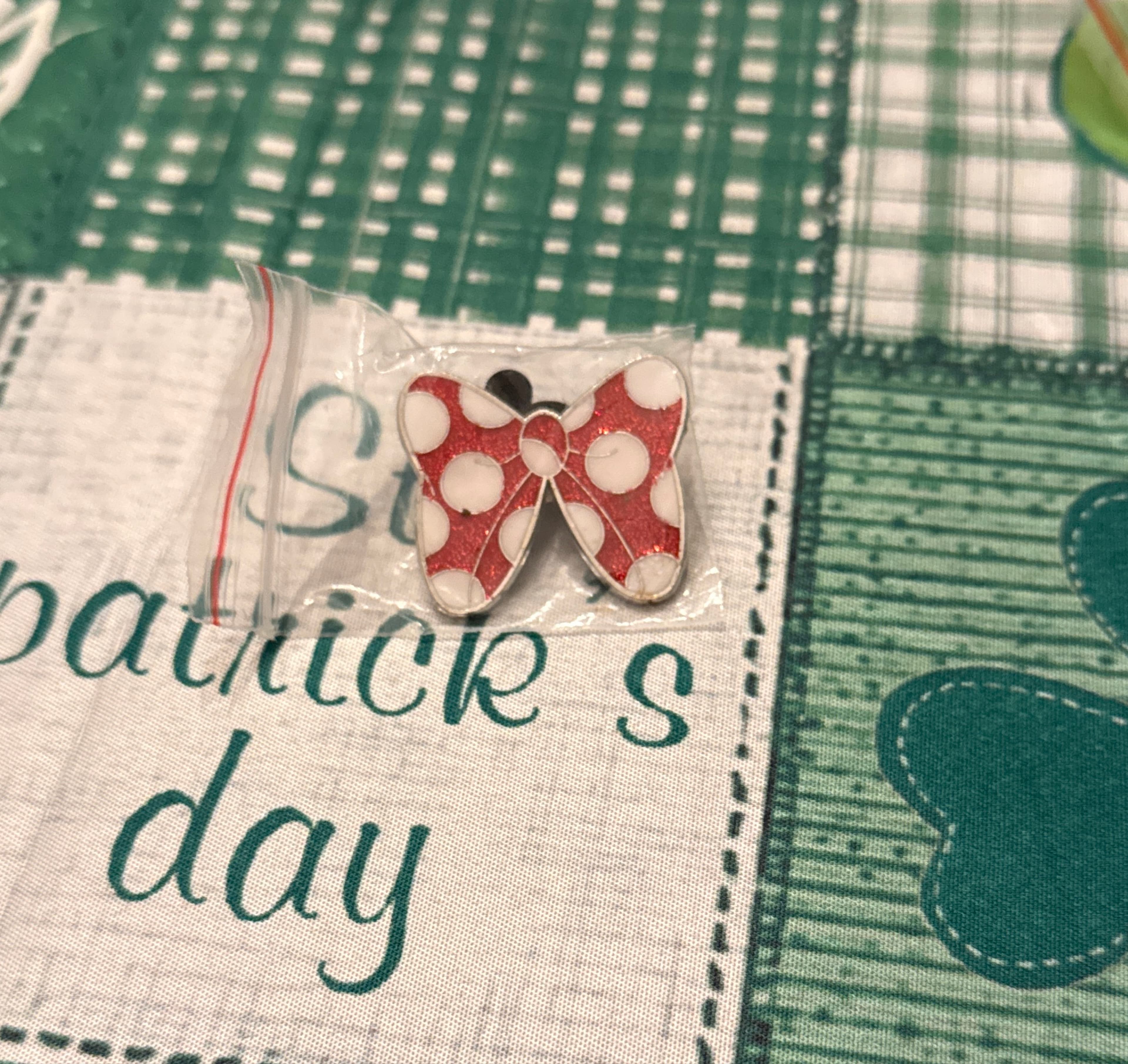 Minnie Mouse Icon Glitter Bow Pin - Red and White Polka Dot