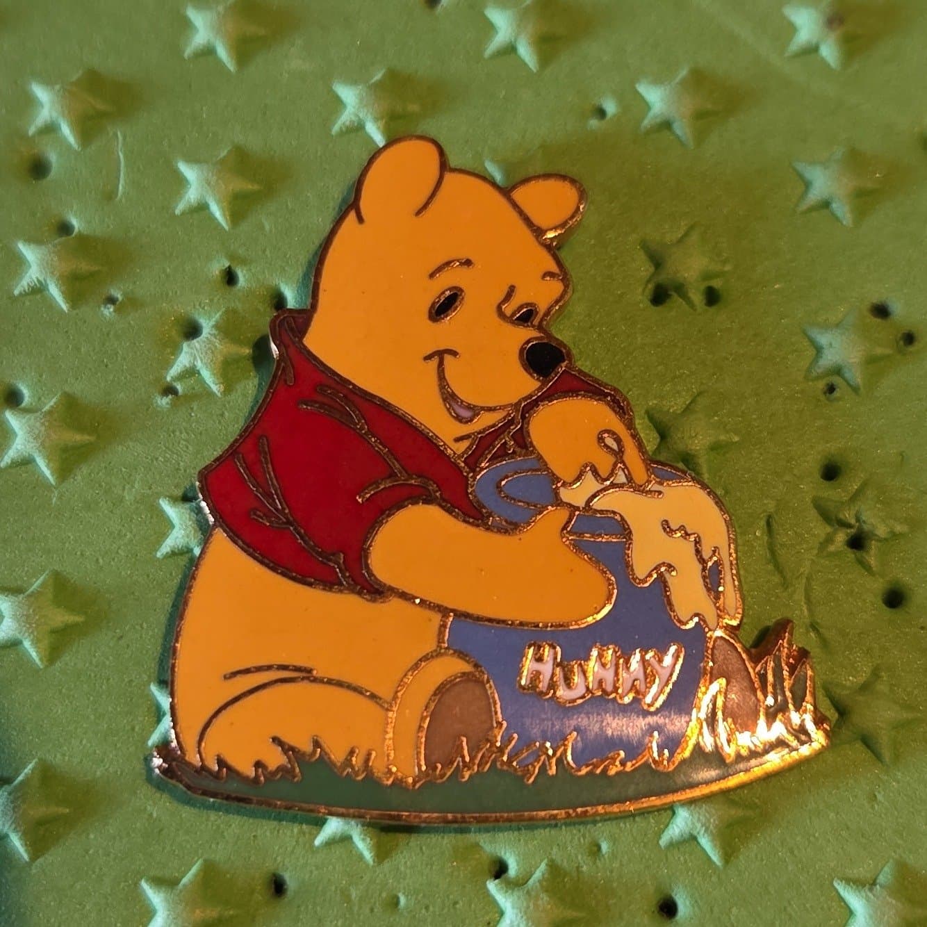 Winnie the Pooh Eating from Hunny Pot front