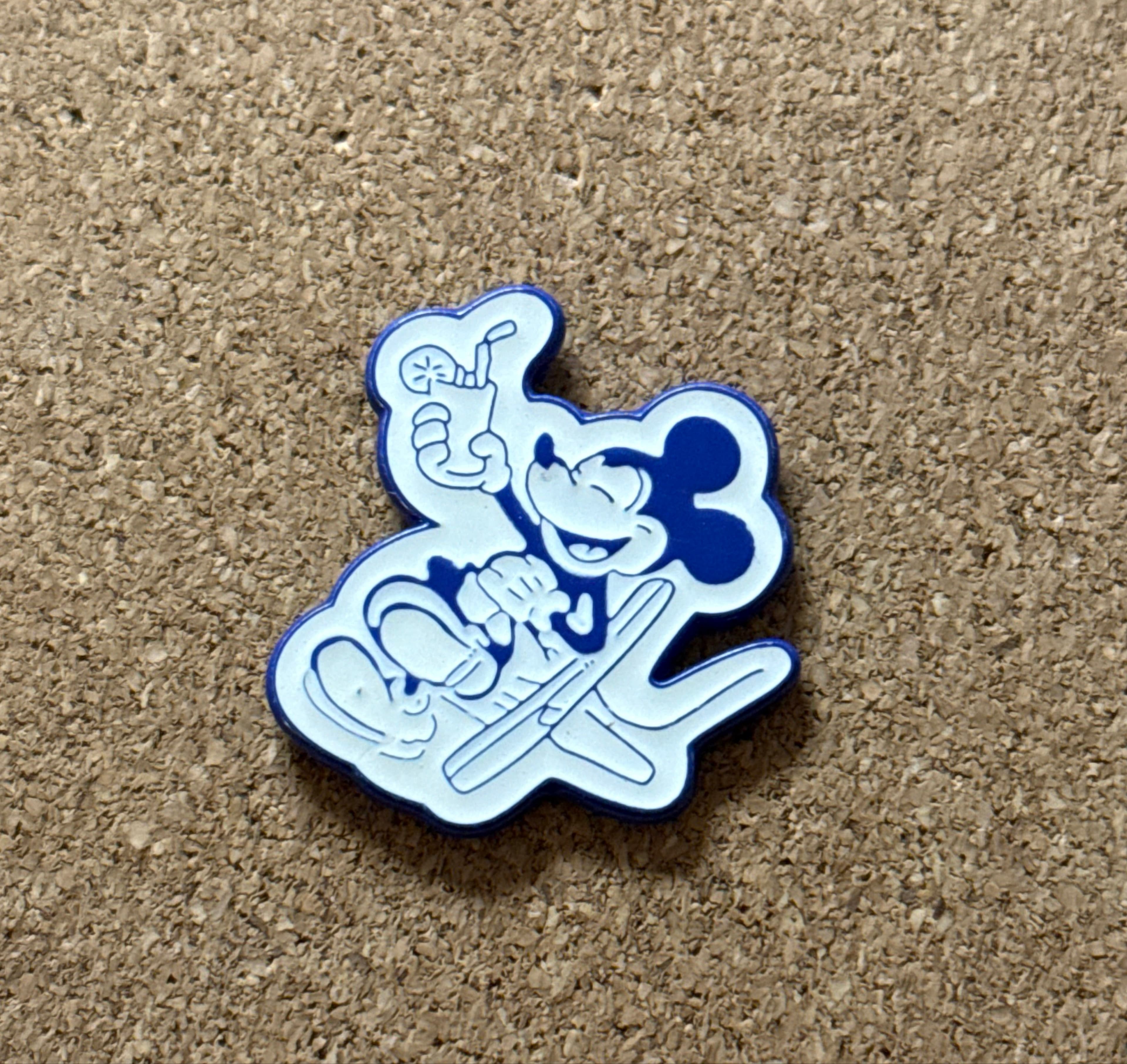 DVC Mickey Collection - Lounge Chair front