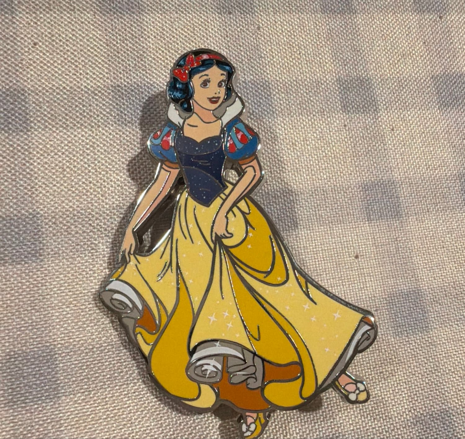 FiGPiN Disney Princesses Snow White #223 front