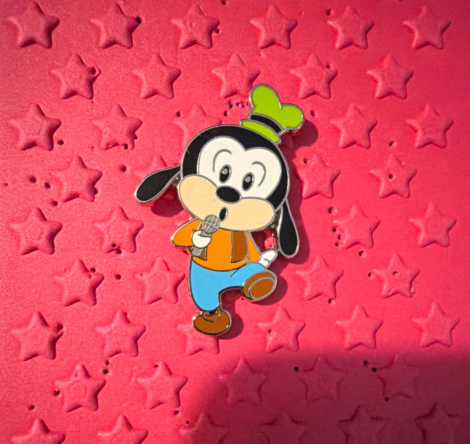 Goofy with Microphone - Mickey and Friends Cuties Booster Pin Set