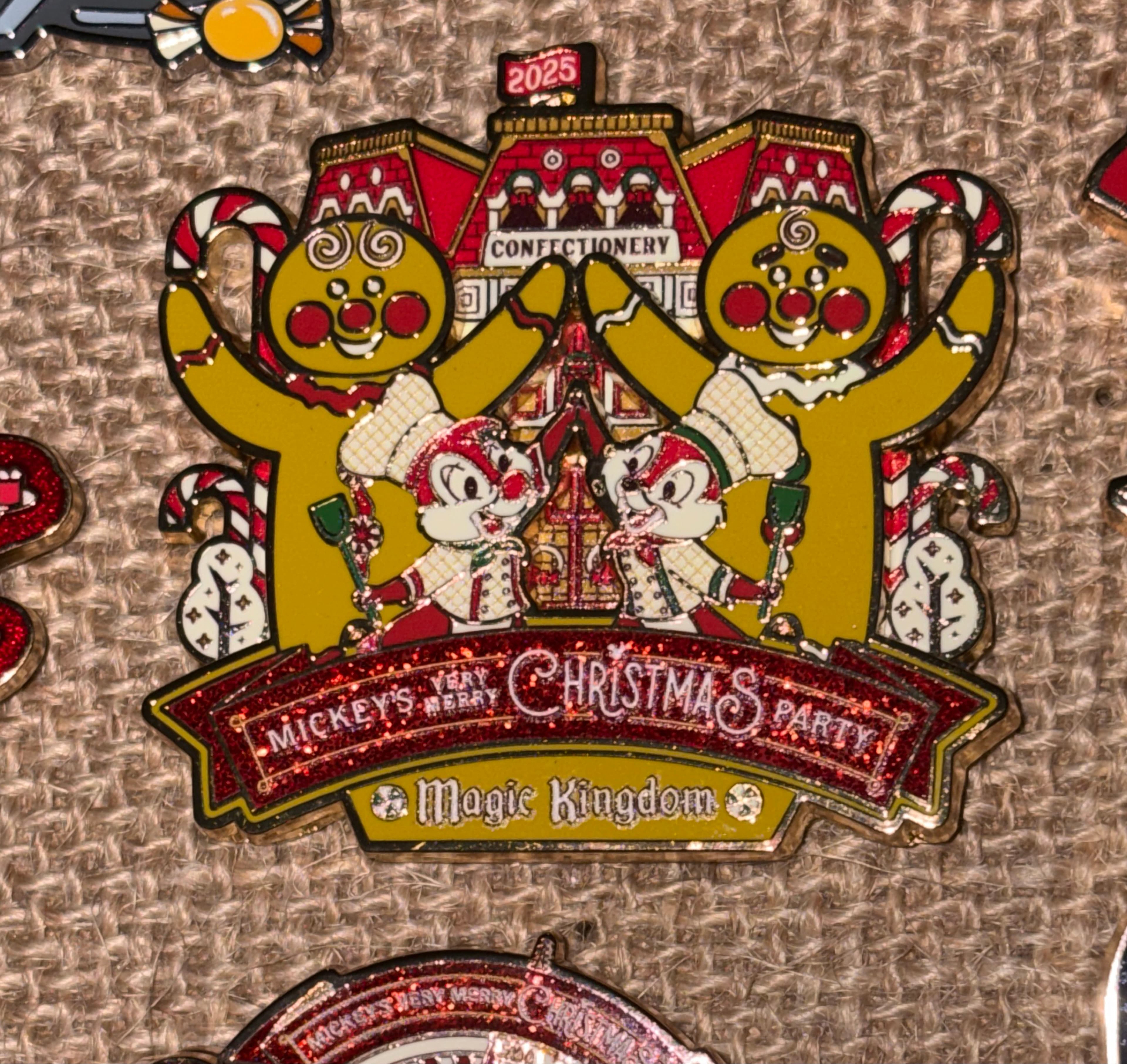 Chip 'n' Dale Gingerbread - Mickey's Very Merry Christmas Party 2025 front