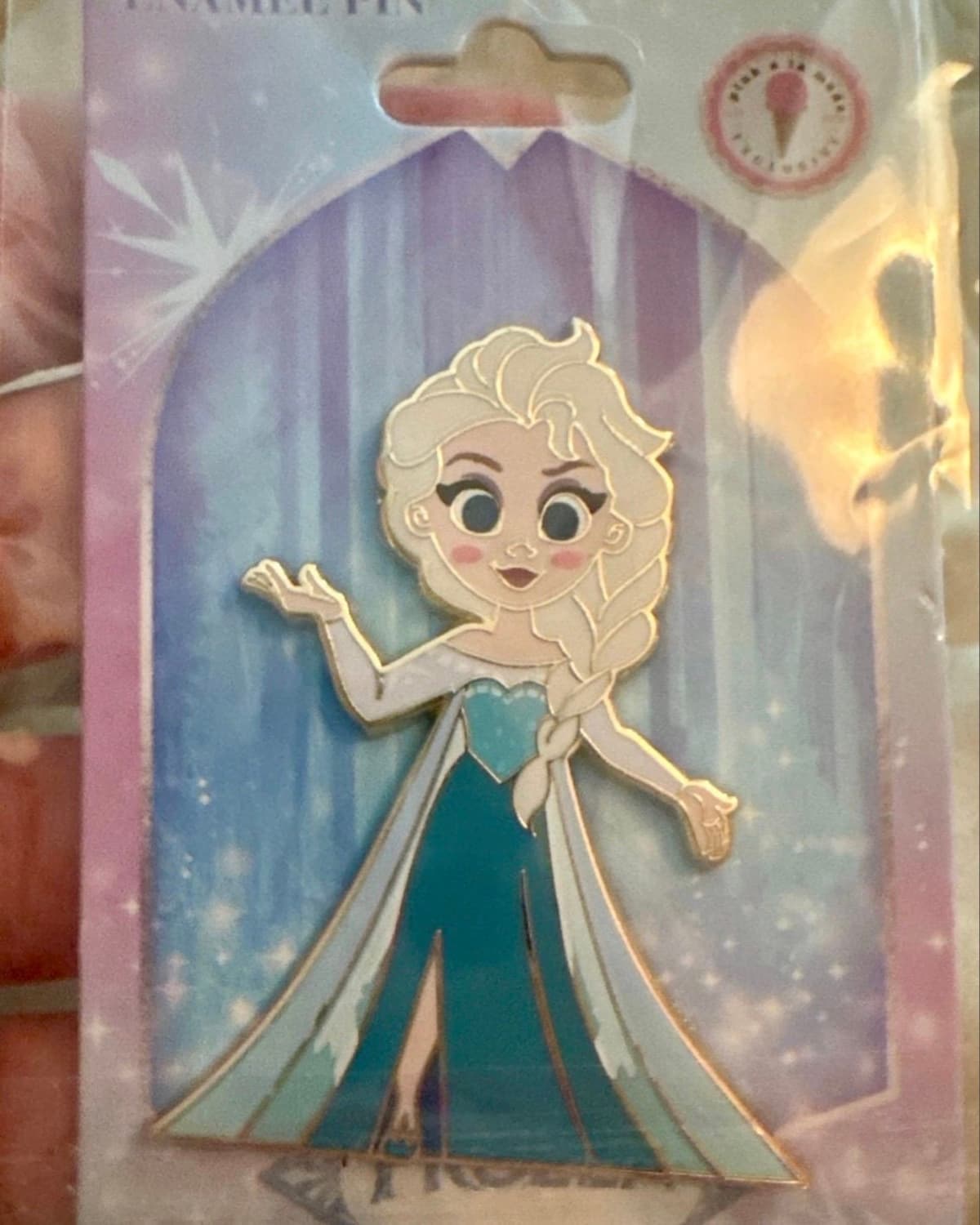 Elsa Frozen Pink a la Mode Pin front