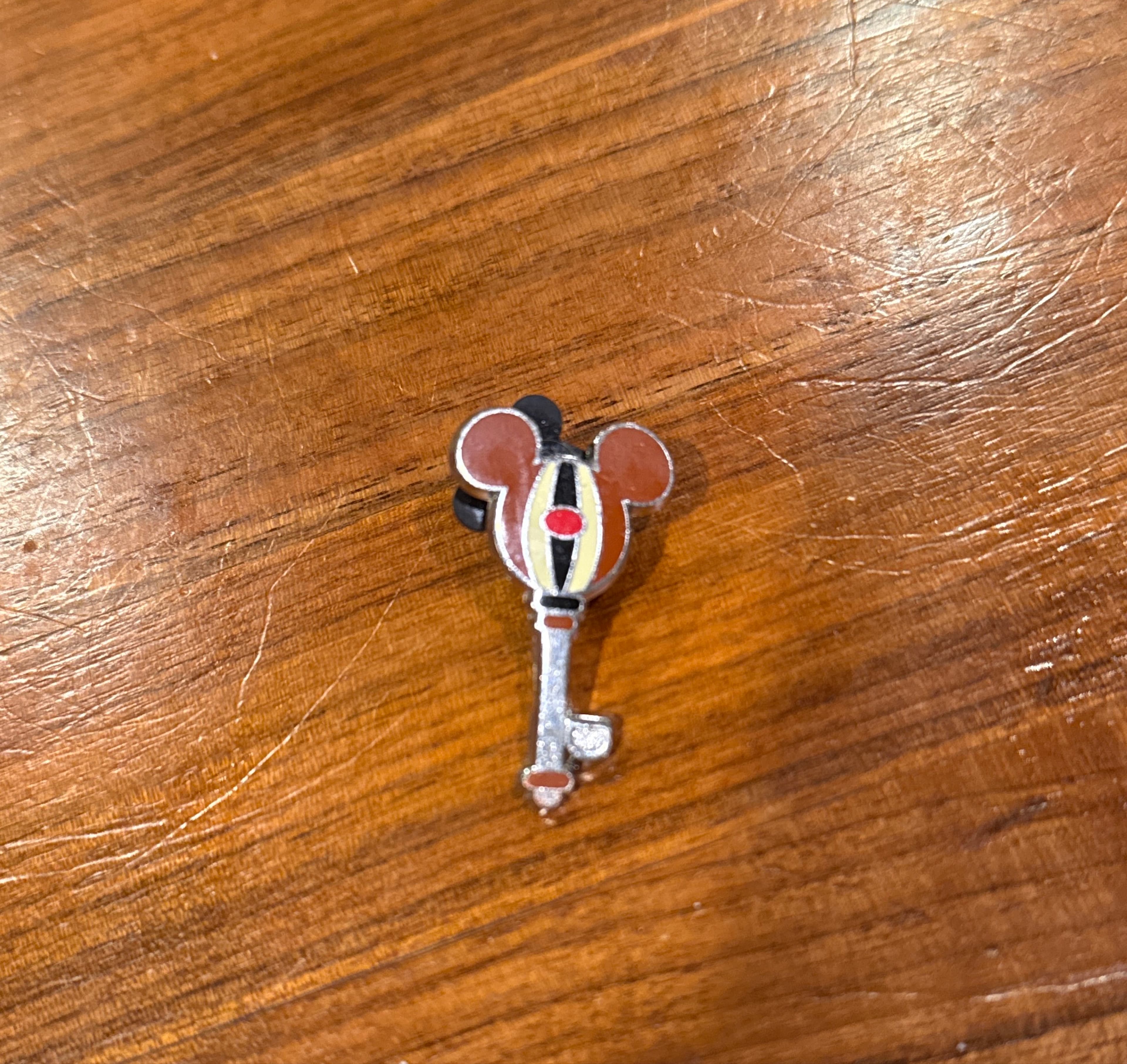 Mickey Mouse Key - Map Icons - WDW Hidden Mickey Series 2009 front
