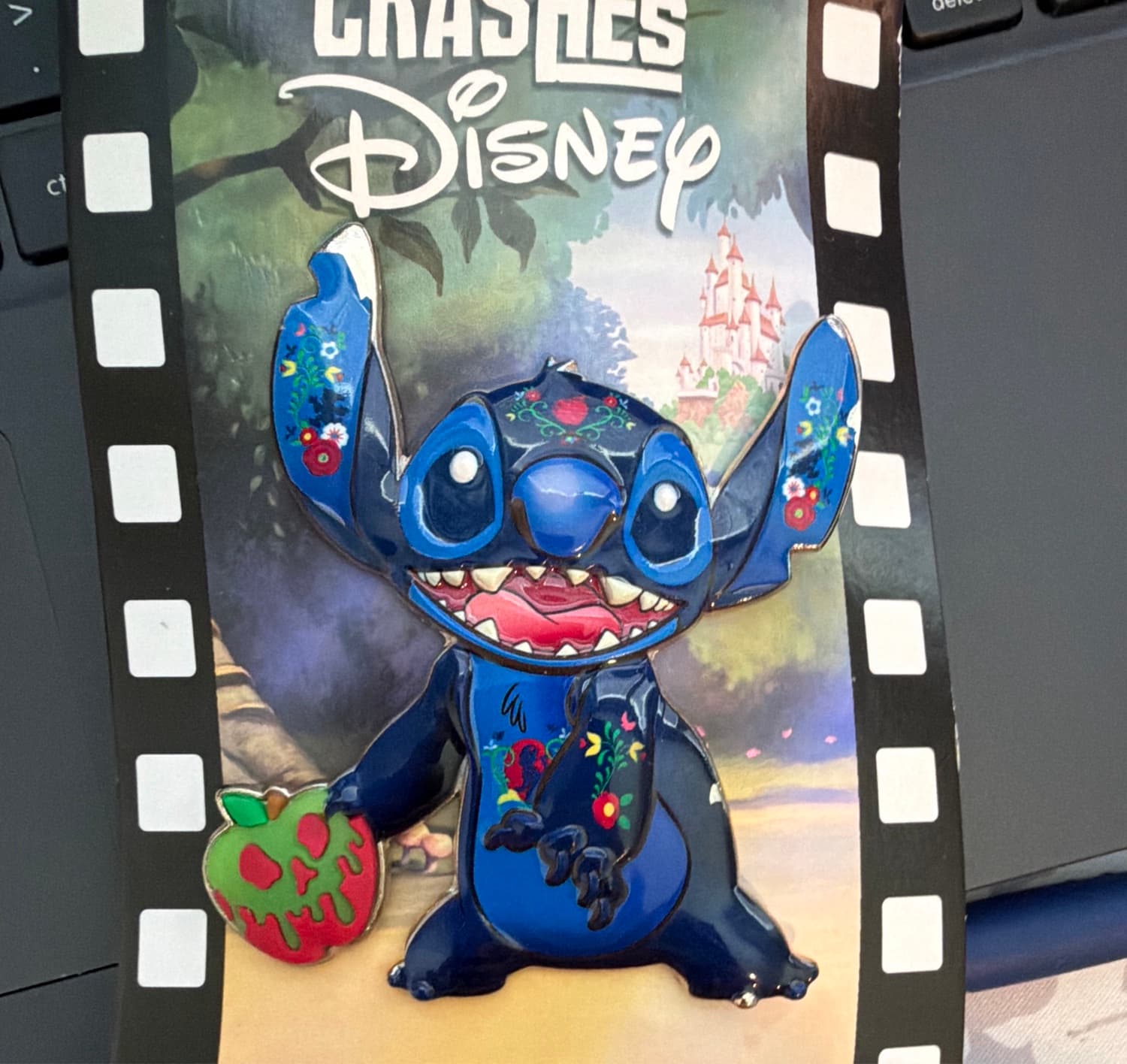 Stitch Crashes Disney - Snow White Pin