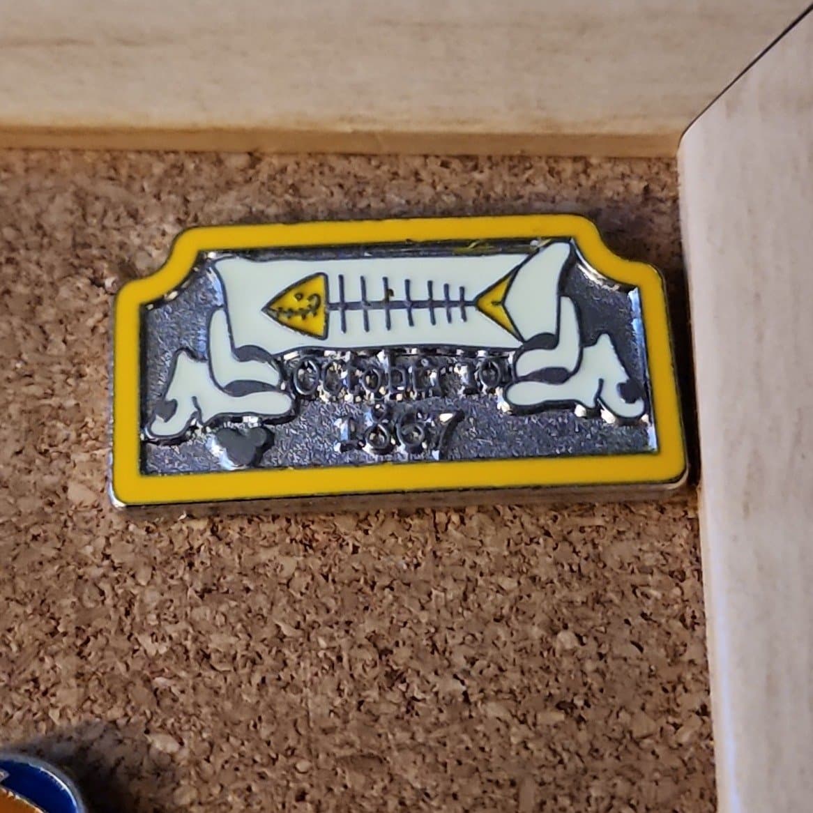 DLR - Hidden Mickey Series Haunted Mansion Tombstones - 2009 - Fish