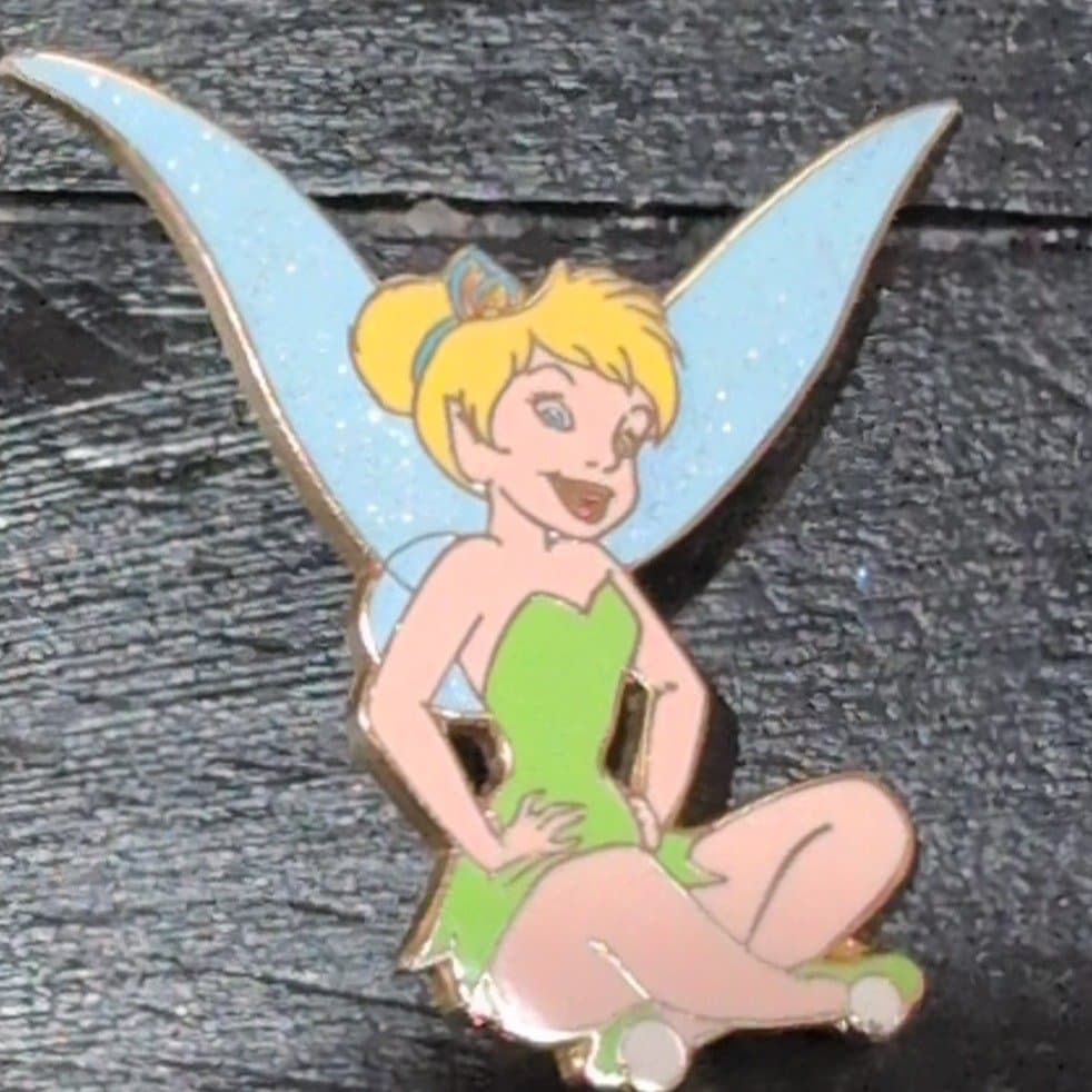 Tinker Bell Sitting Glitter Wings Pin