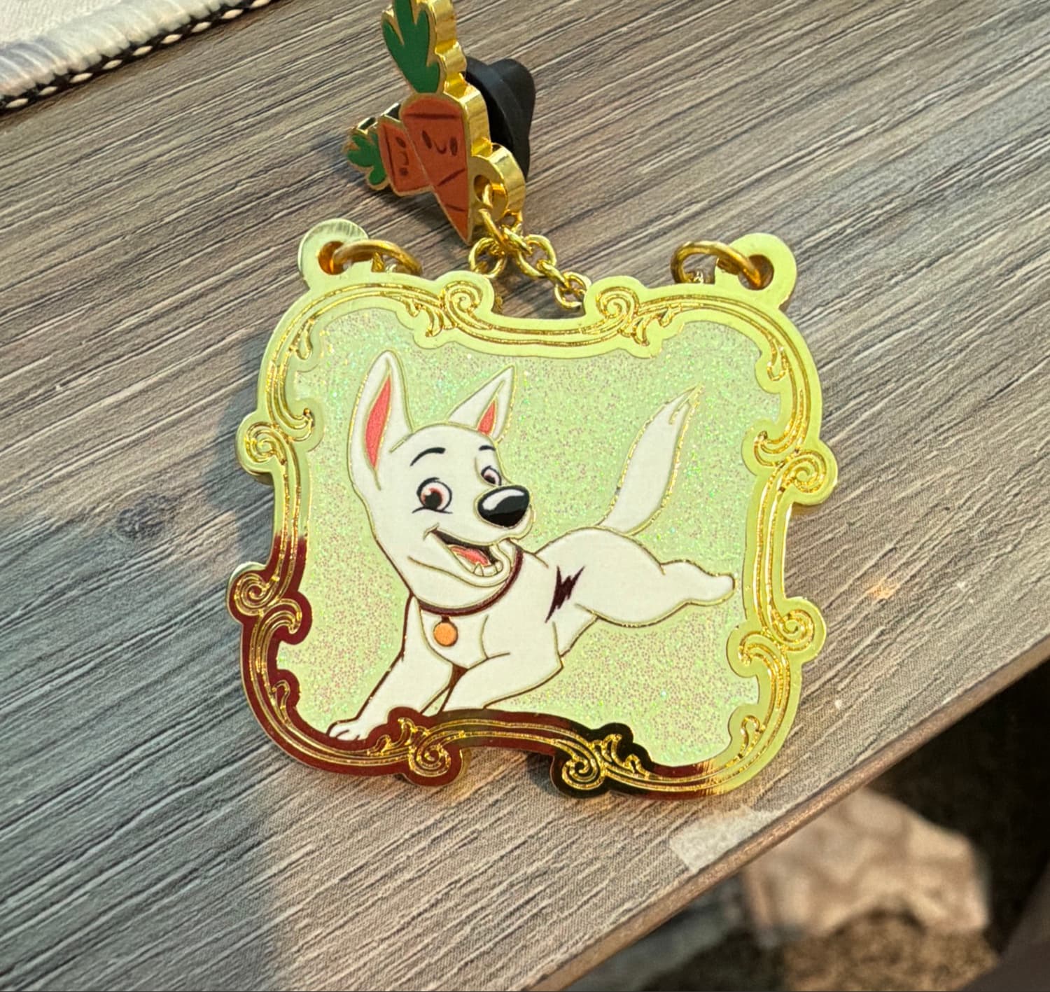 Bolt - Hanging Pet