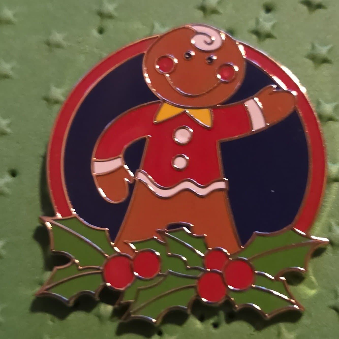 It's a Small World Holiday Mystery Collection 2025 - Gingerbread Man front