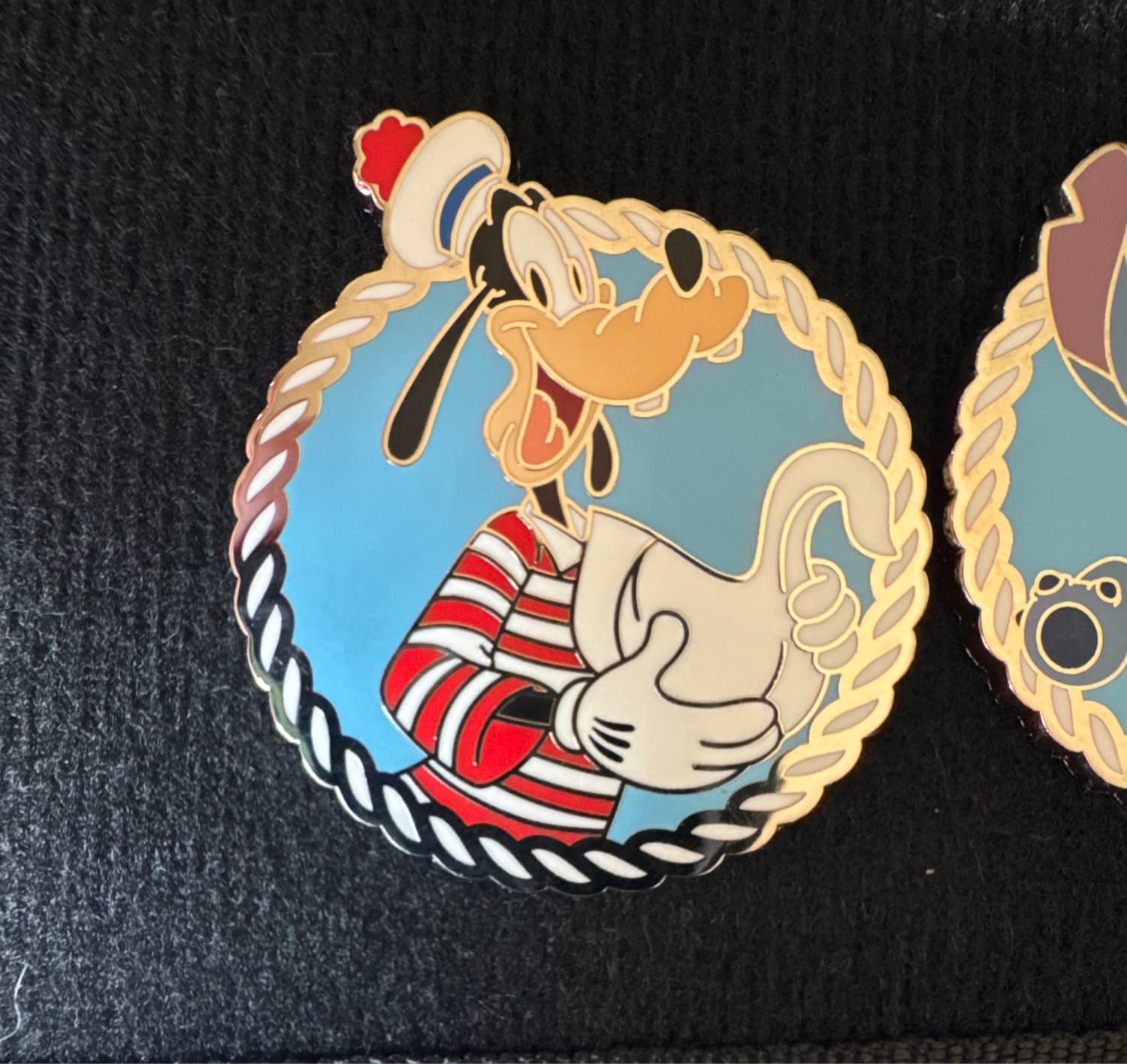 Sailor Goofy Swan Towel Folding Pin front