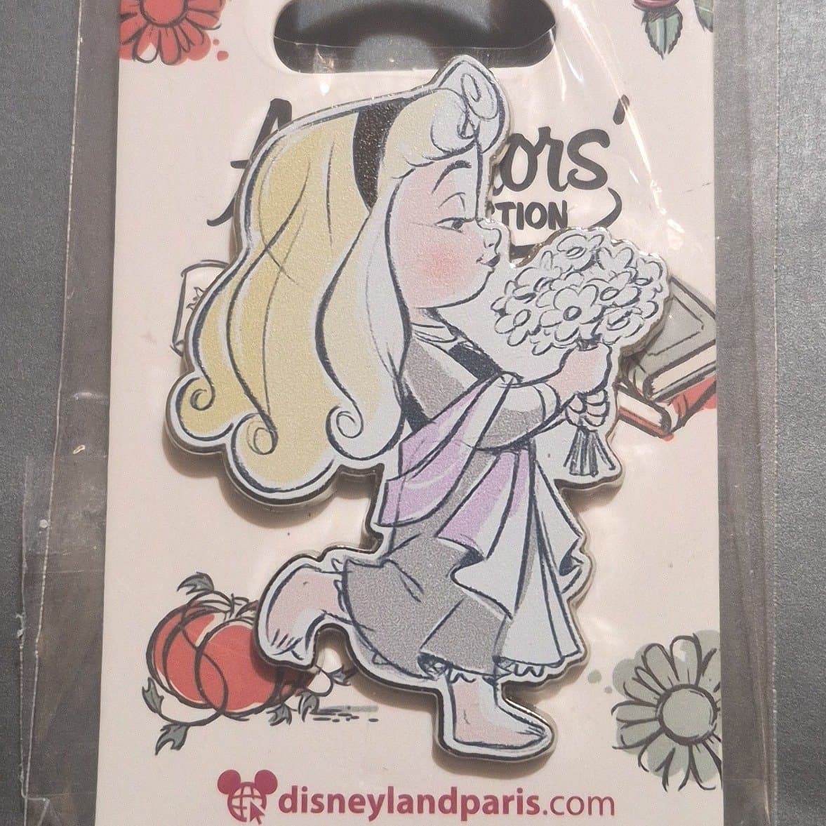 Disneyland Paris Animators' Collection Aurora (Briar Rose) with Flowers Pin front