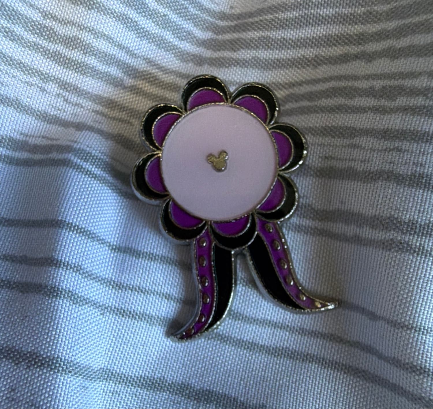 2019 Hidden Mickey - Ribbons - Flower Pin front
