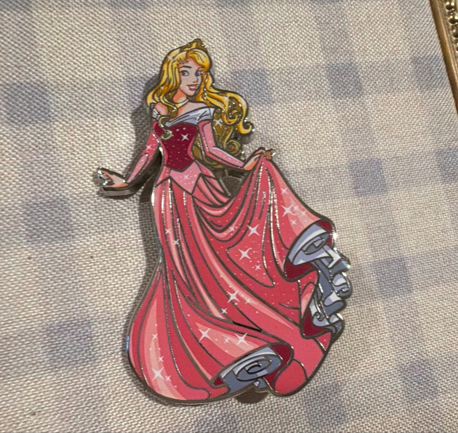 FiGPiN Disney Princess Aurora Sleeping Beauty Glitter Pin #686