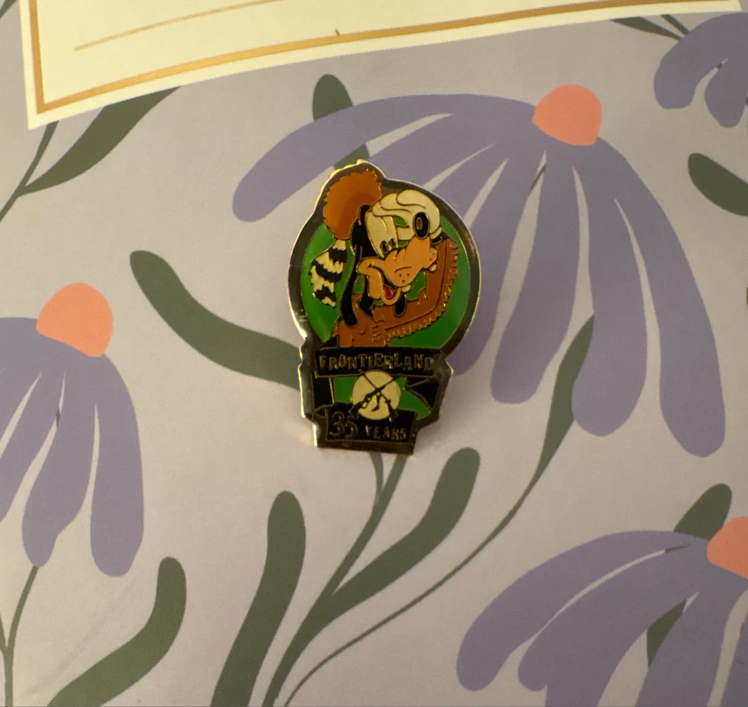 Disneyland Frontierland 35th Anniversary Goofy Pin front