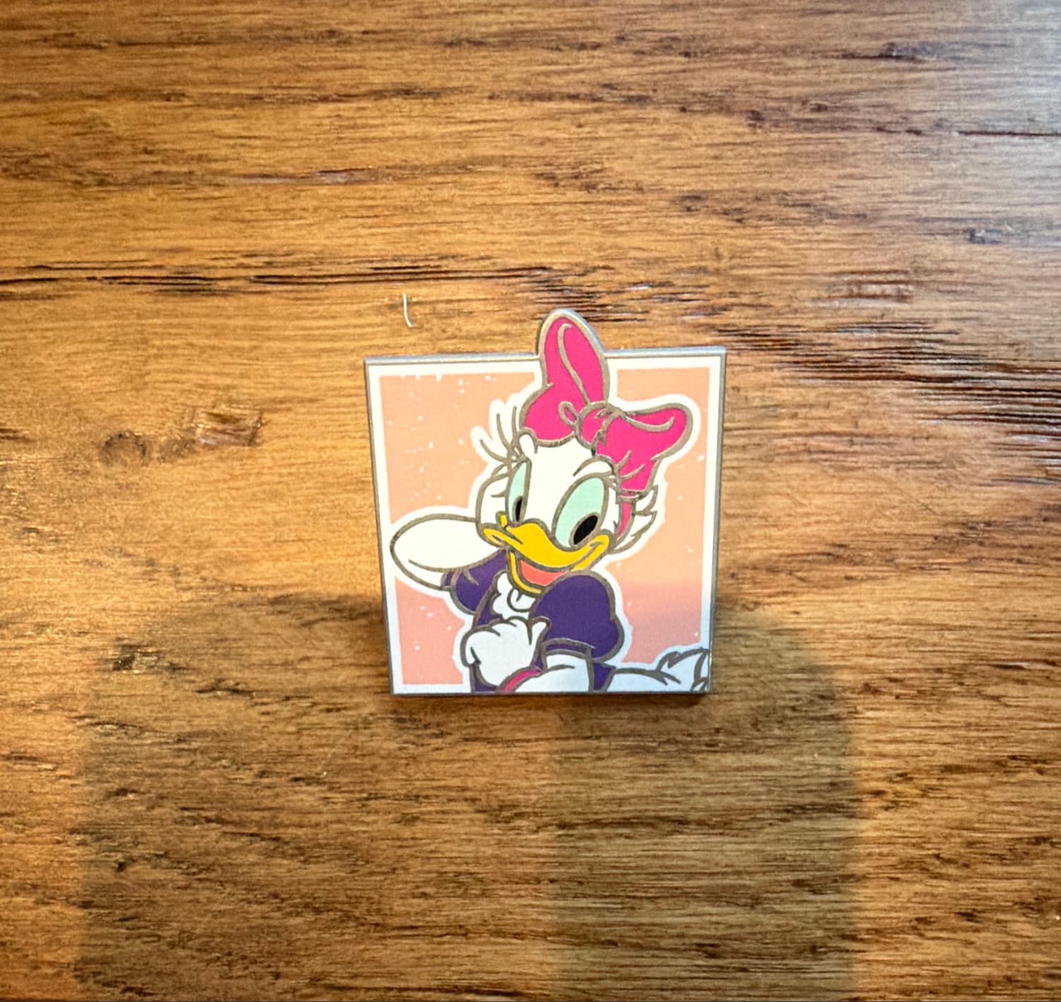 Daisy Duck Character Selfie Pin