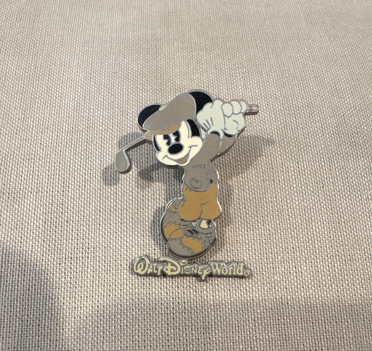 Mickey Mouse Golfing