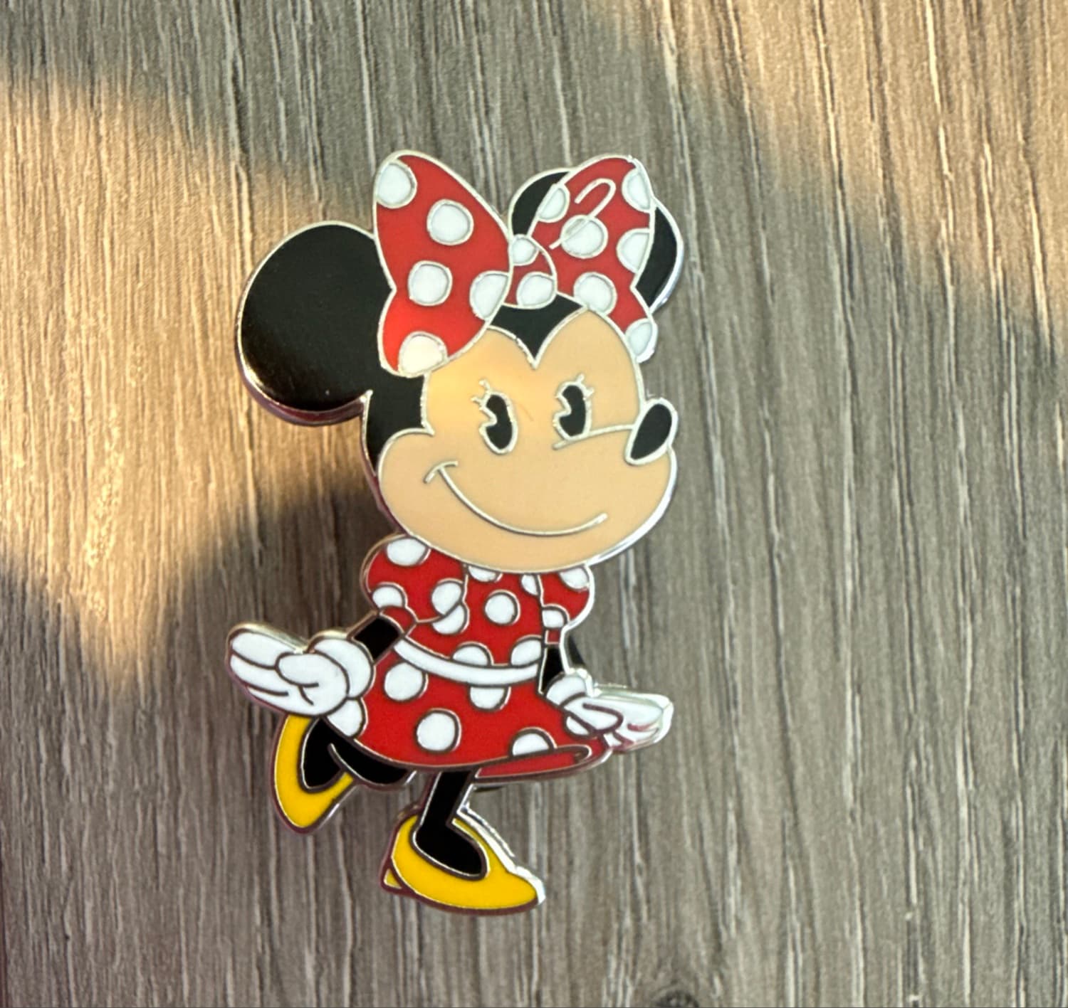 Minnie Mouse Classic Pose front