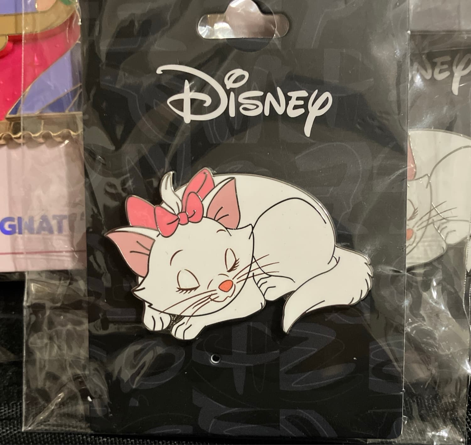 Marie Sleeping White Cat Pink Bow Pin