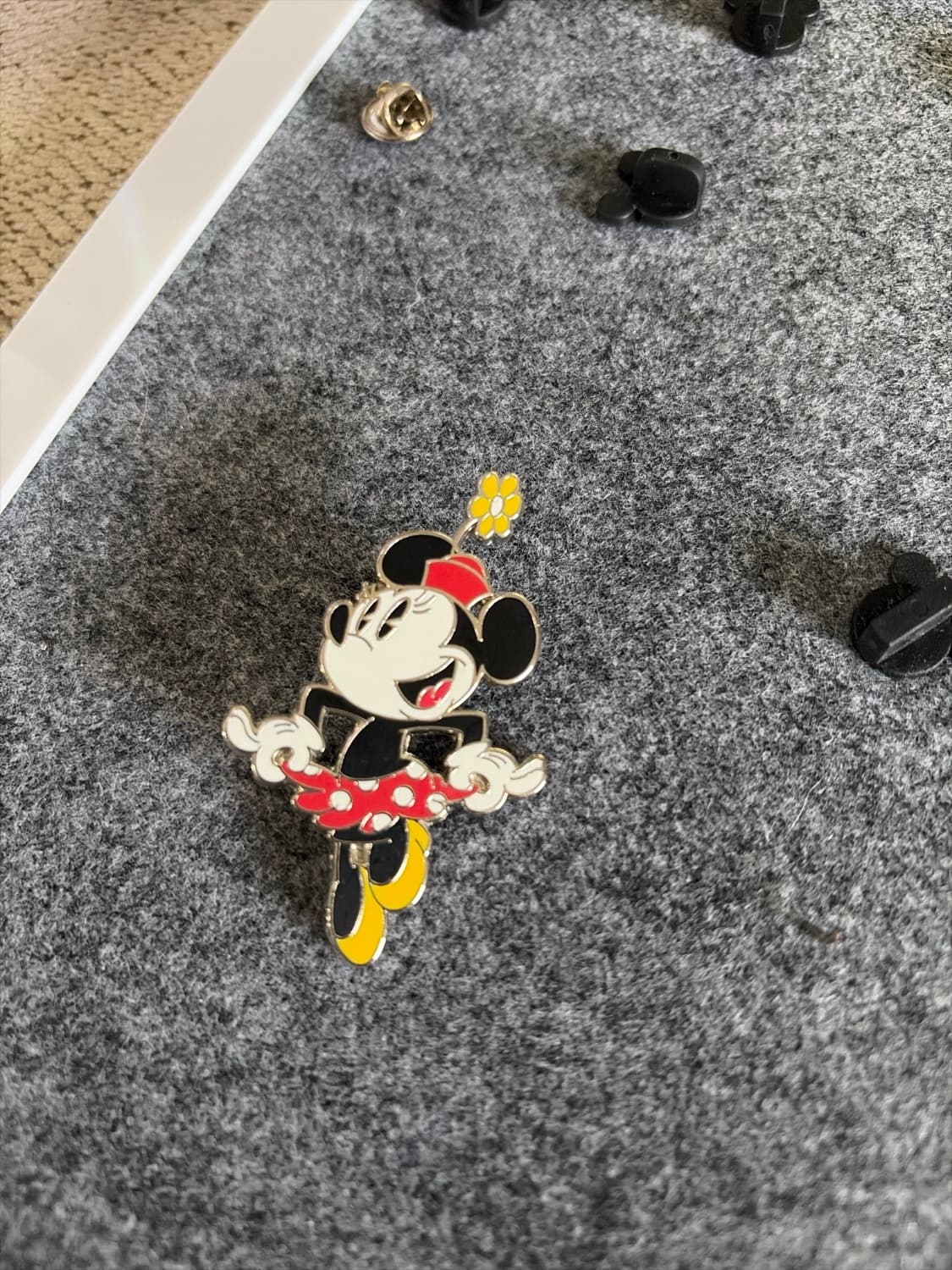 Minnie Mouse Dancing with Flower Hat - Disney Parks