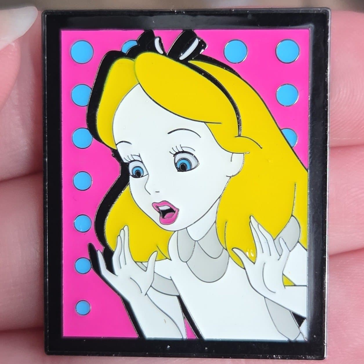 Loungefly POP! Large Enamel Pin Disney Alice: Alice