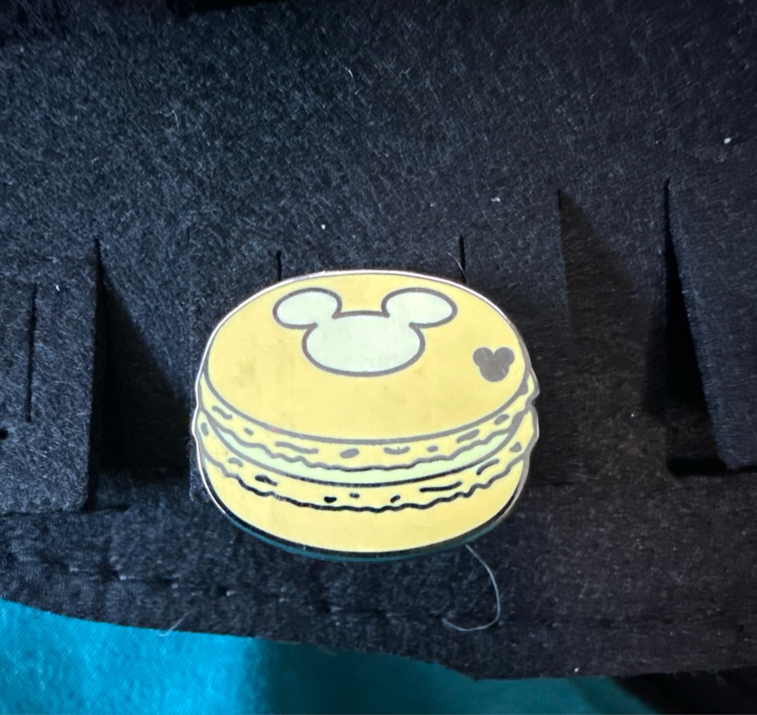 Hidden Mickey Series - Macaron - Yellow (Pin 2 of 5)