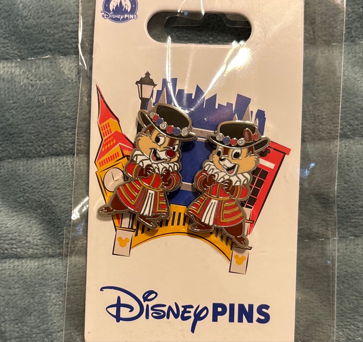 Chip 'n Dale Royal Pin front