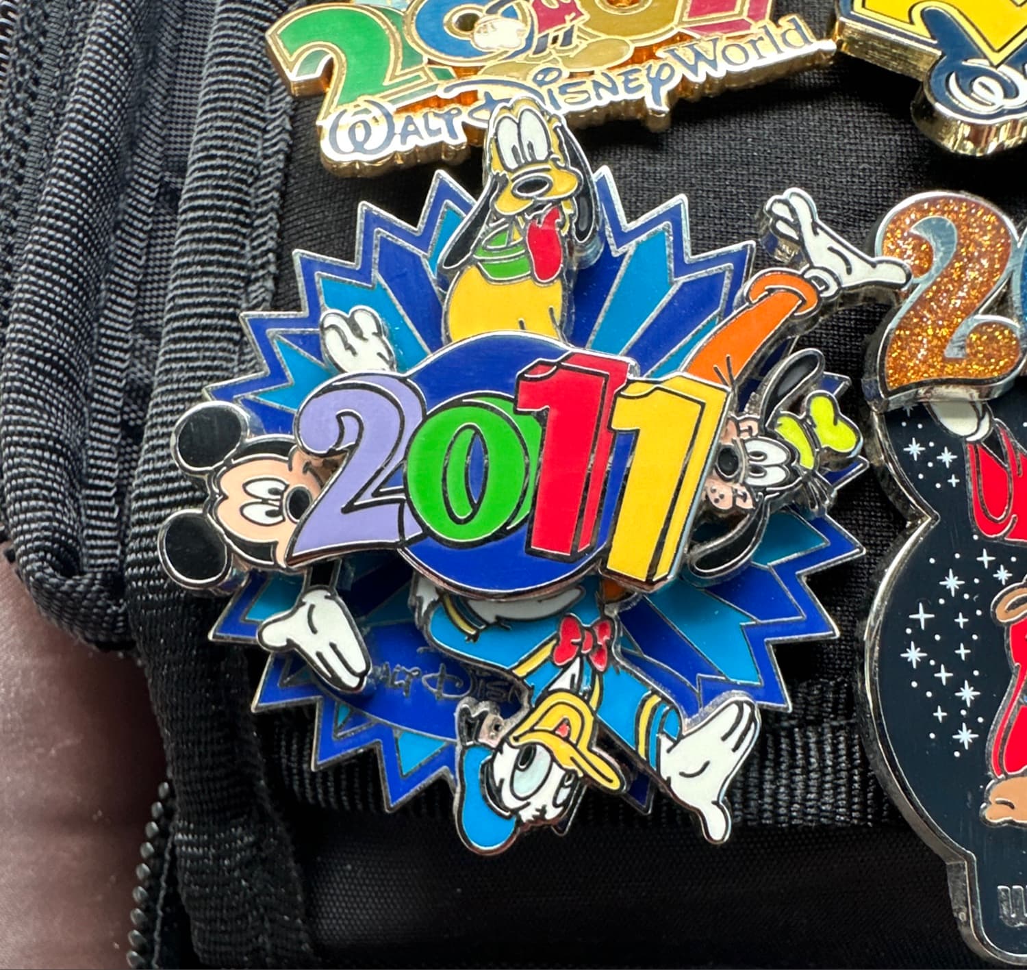 2011 Walt Disney World Dated Spinner Mickey Mouse Goofy Donald Pluto Pin front