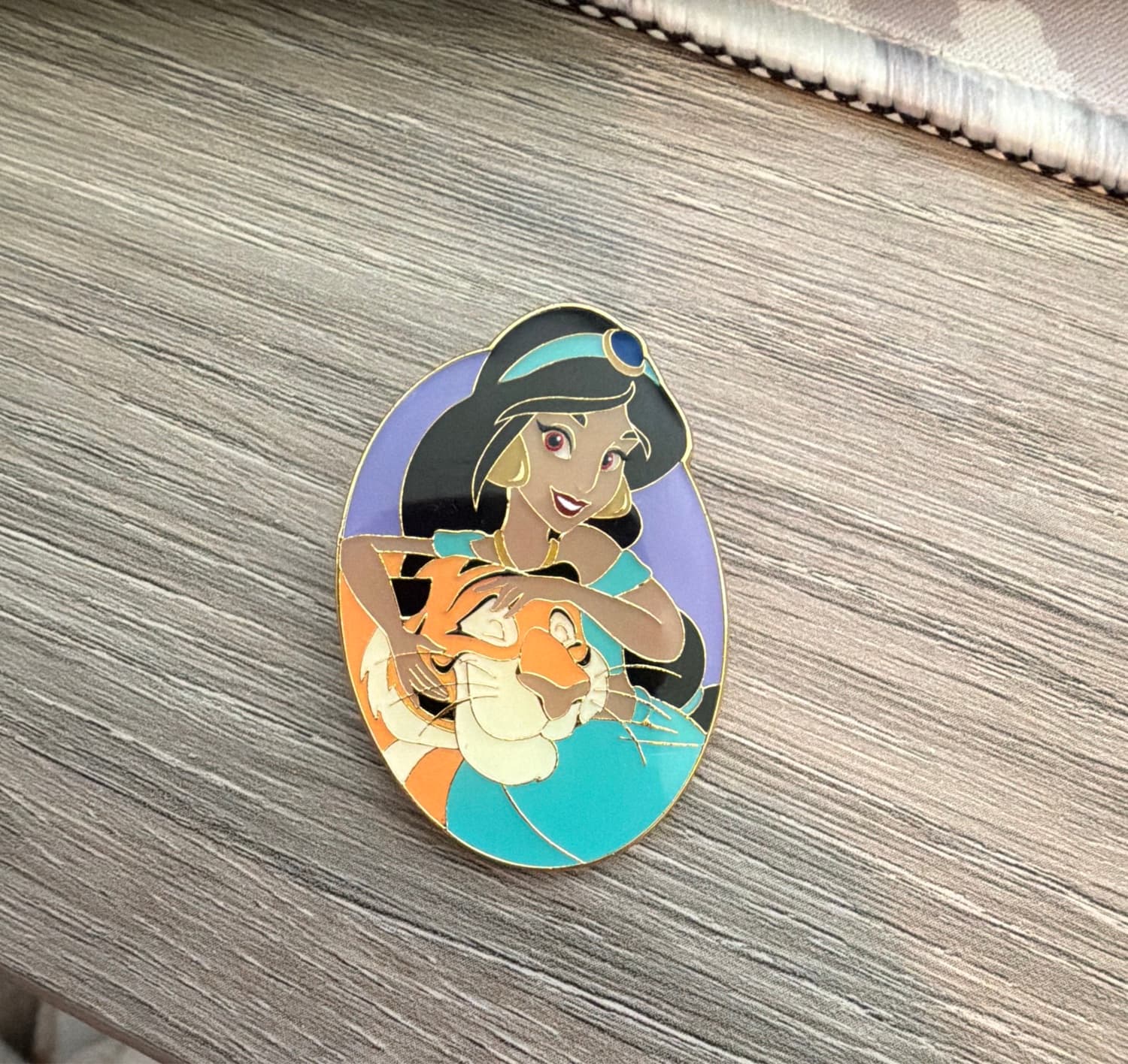 Jasmine & Rajah Princess Oval Gold Frame Pin