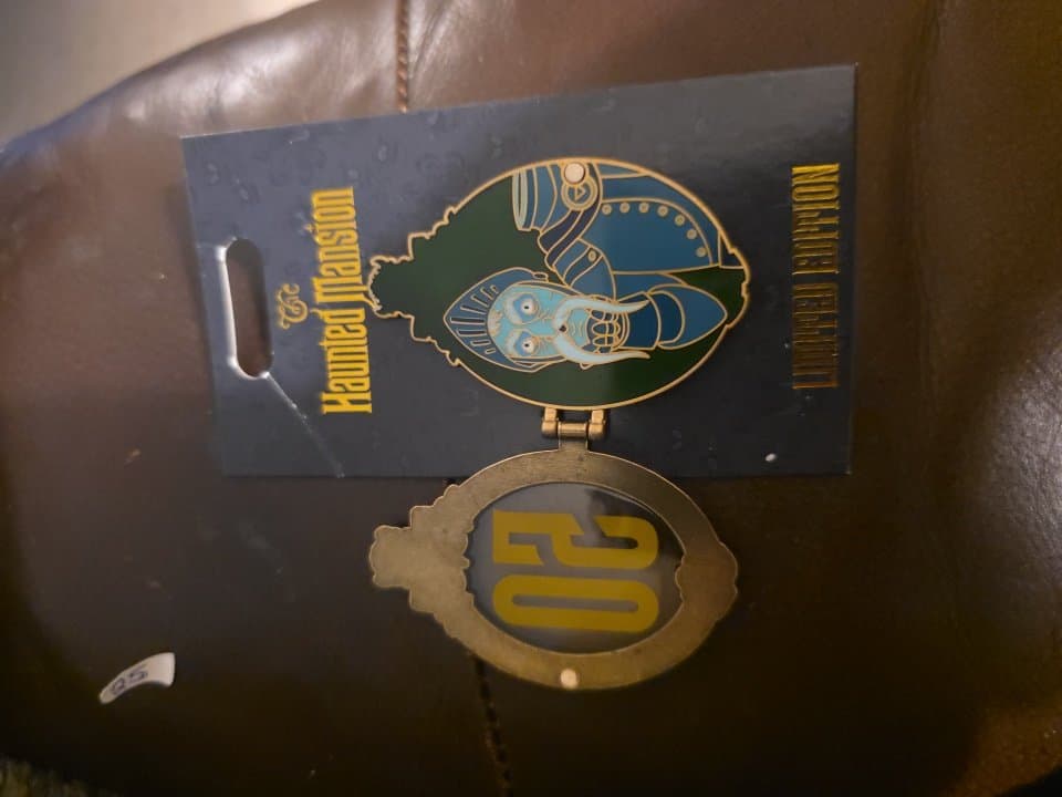WDI Haunted Mansion 50th Anniversary Hinge Pin LE 300 BEHEADED KNIGHT