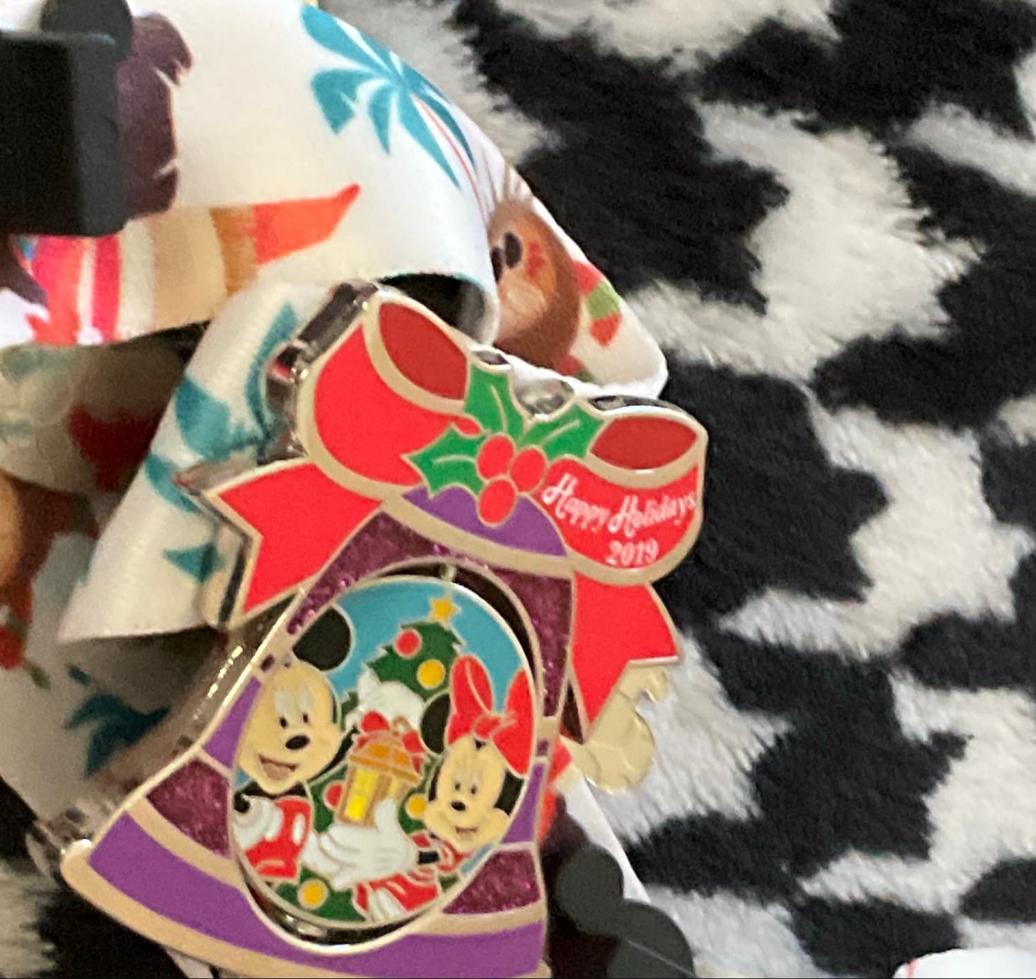 Disney Happy Holidays 2019 Boardwalk Resort Mickey And Minnie Mouse Bell Spinner Pin