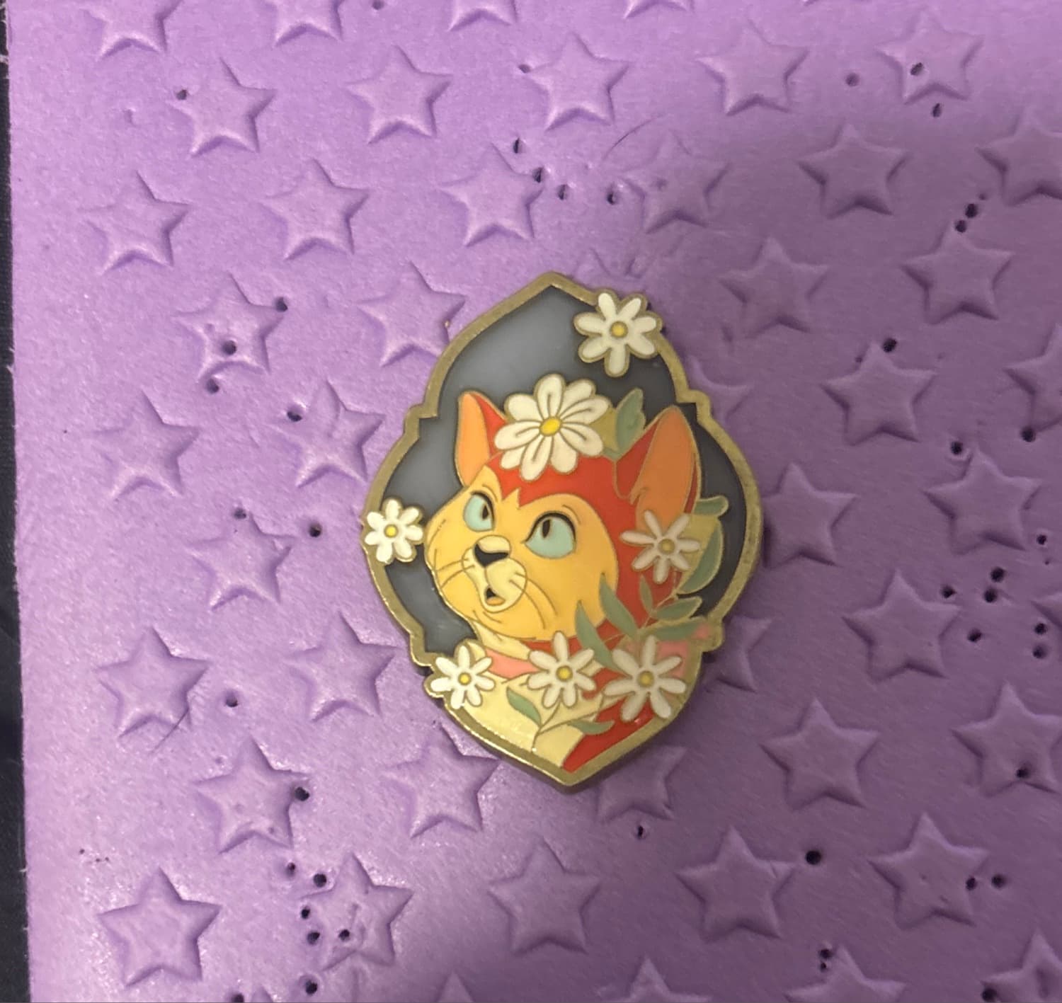 Thomas O'Malley Floral Headshot - Loungefly Disney Cats with Bells Blind Box Enamel Pin