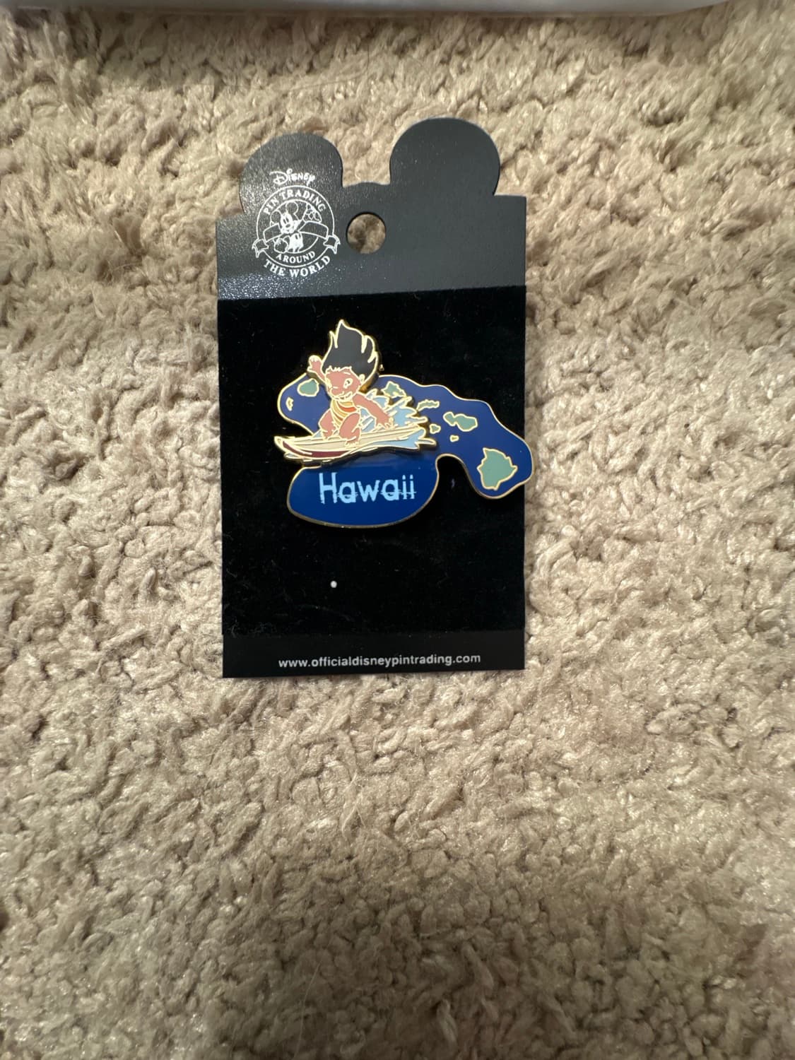 Lilo Surfing Hawaii - Disney Official State Trading Pin