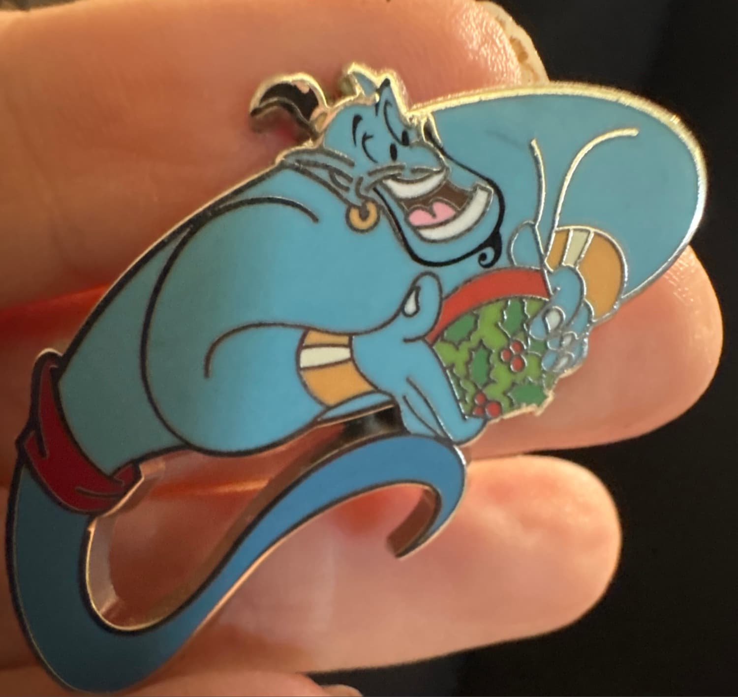 Genie from Aladdin holding Christmas Wreath Mistletoe Pin front