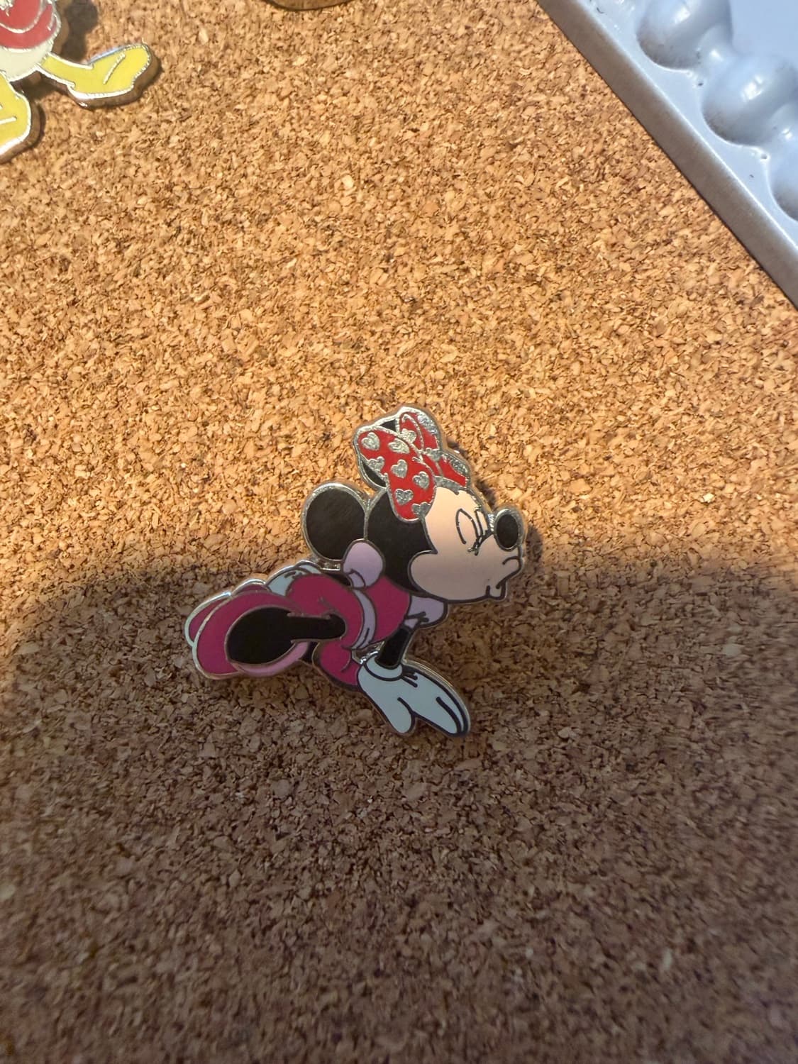 Minnie Mouse Running Pink Dress Red Heart Bow Pin
