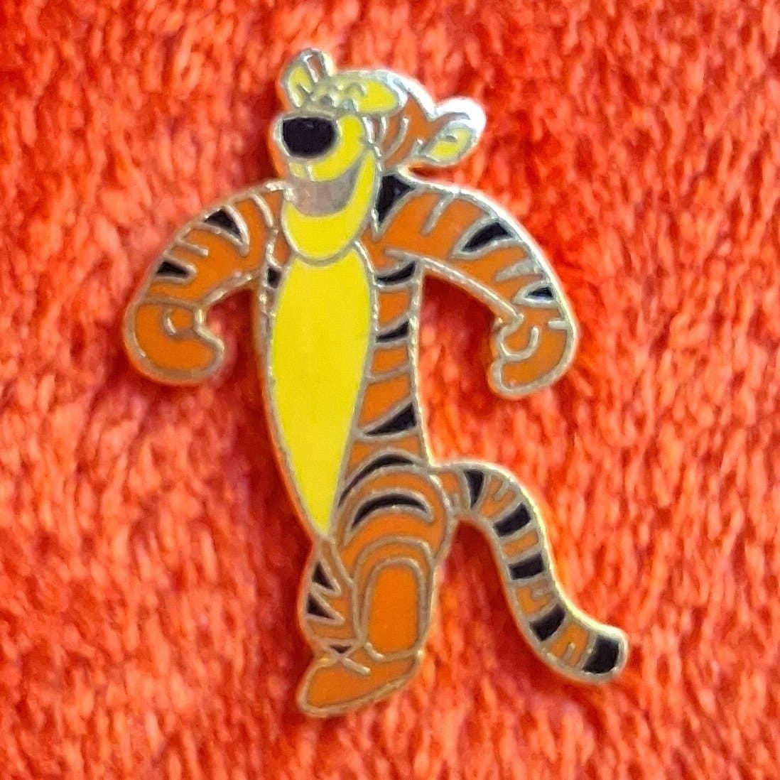 Tigger Strutting Pin with Gold Outline