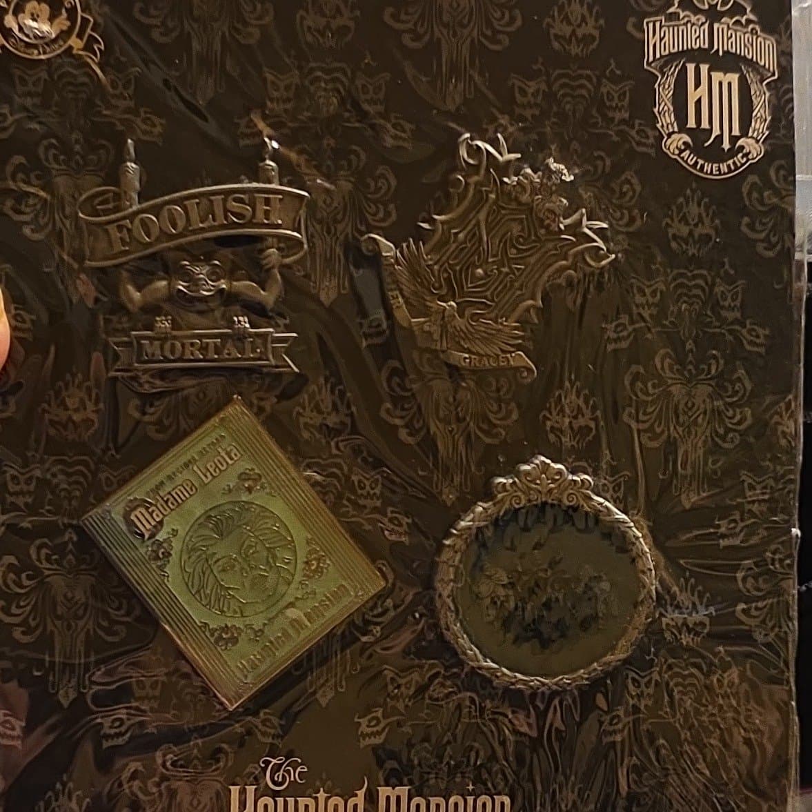 The Haunted Mansion Booster Set 4 pins front