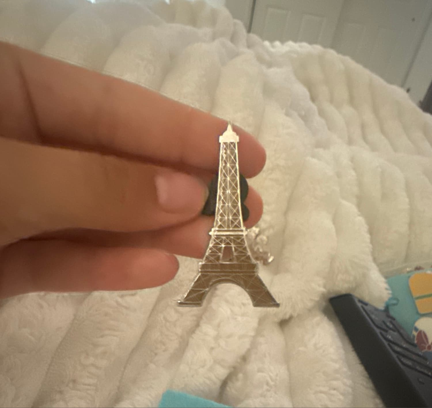 Disneyland Paris France Goldtone Eiffel Tower Souvenir Pin