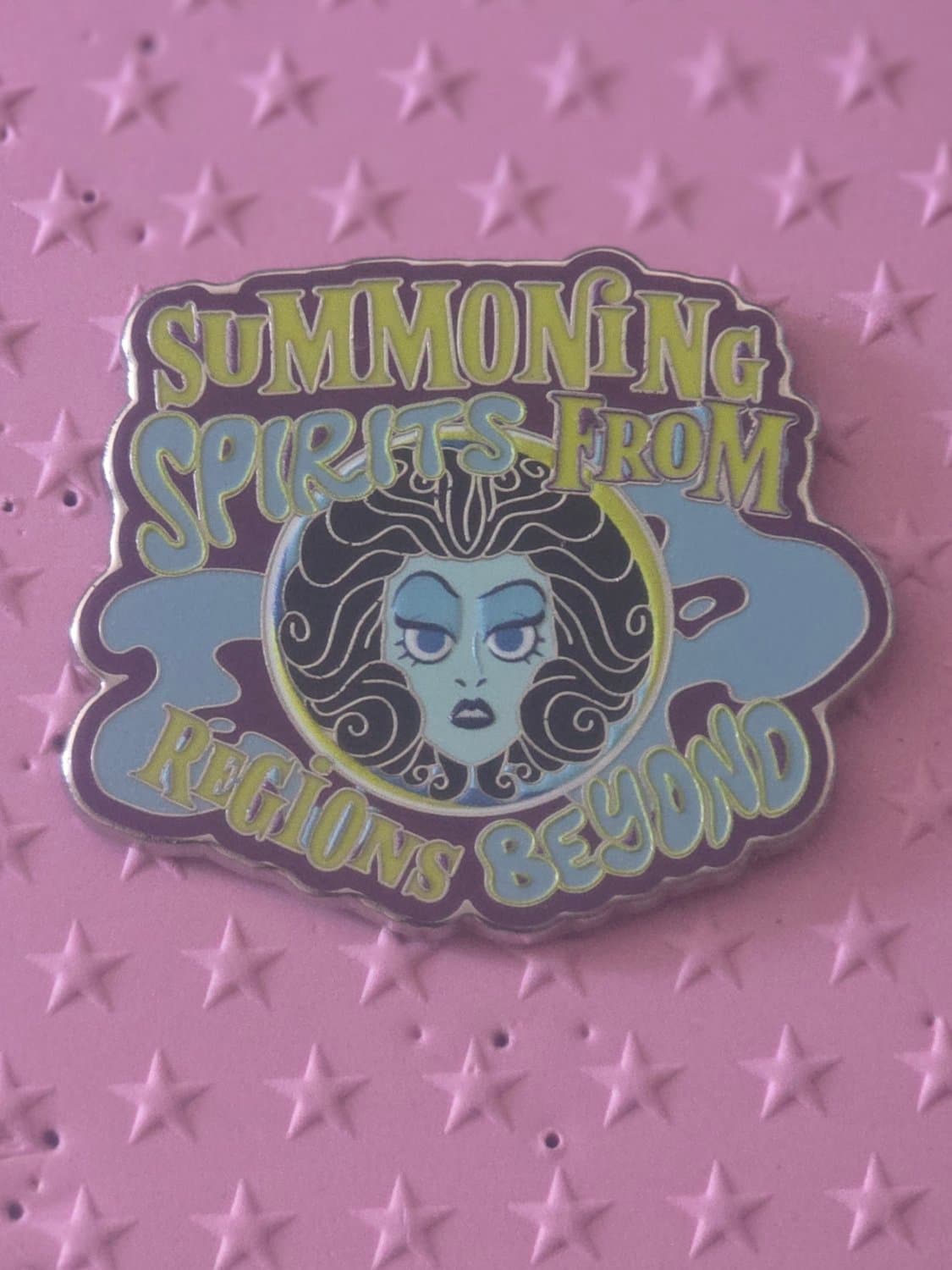 Madame Leota Glow-in-the-Dark Pin – The Haunted Mansion