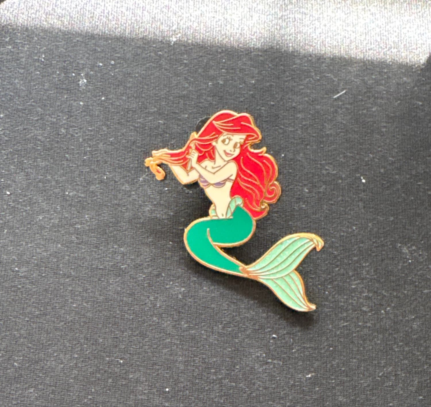Mermaid Ariel Princess combing hair front
