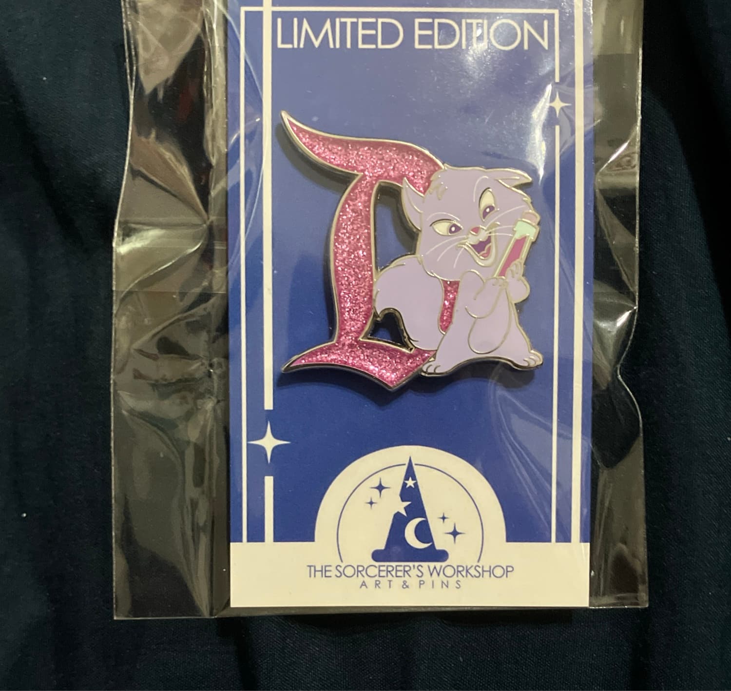 Yzma Cat Glitter 'D' Pin