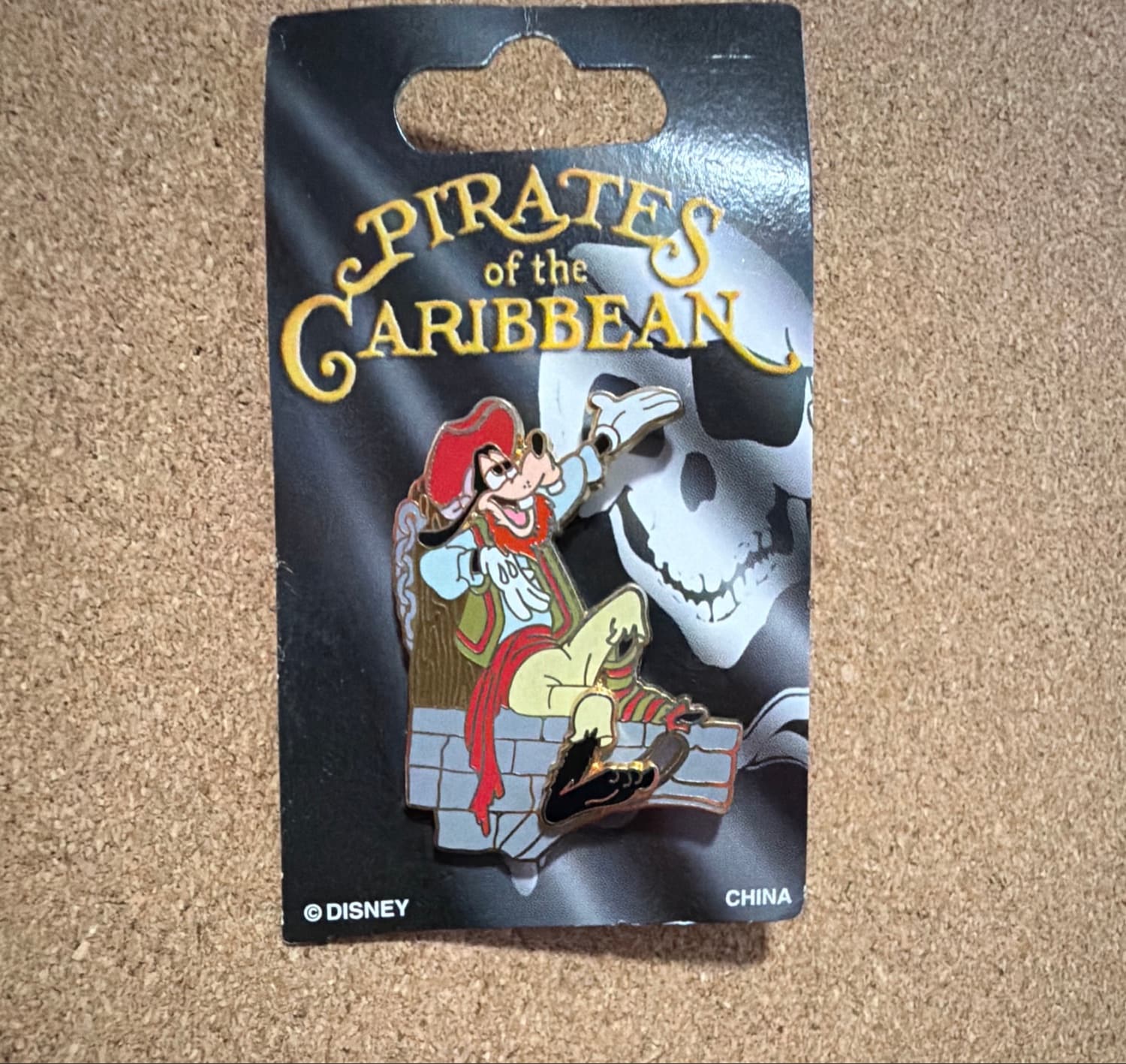 Goofy Pirate Sitting with Sword - Pirates of the Caribbean front