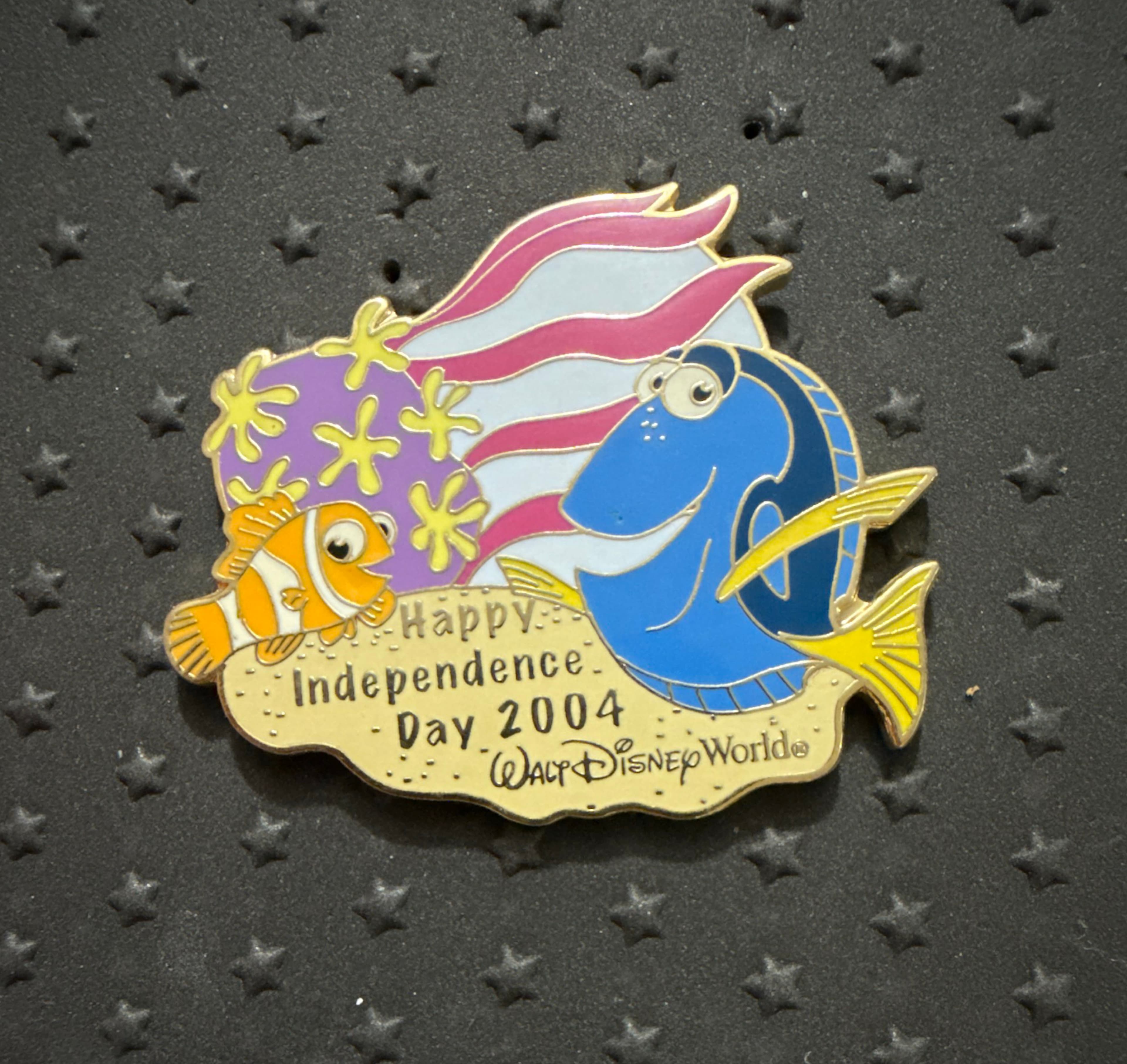 Nemo and Dory Happy Independence Day 2004 Walt Disney World Pin