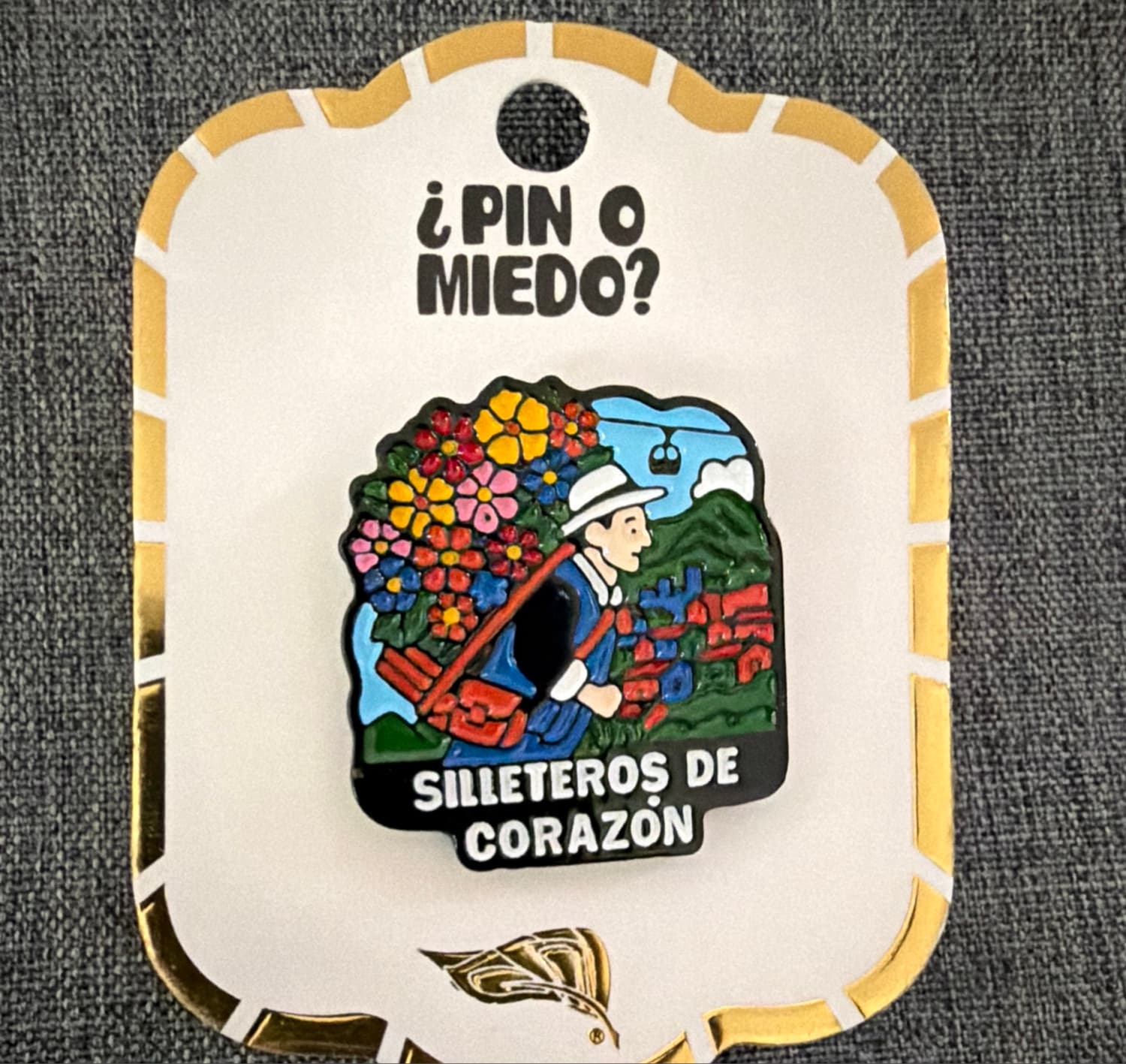 Silleteros de Corazón Pin - Feria de las Flores